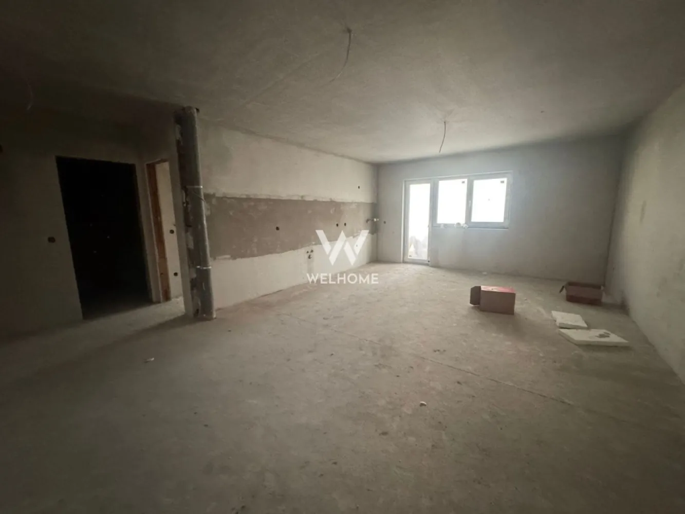 Apartament 3 camere LA CHEIE, Doamna Stanca - COMISION ZERO, CUMPARATI DIRECT DE LA DEZVOLTATOR
Apartament cu 3 camere, situat pe strada Doamna Stanca,intr-un ansamblu residential nou.
Bloc cu lift
Suprafat utila: 67.9mp +balcon de 8.95mp 
Compartimentare: 
Hol, baie, dormitor, living cu bucatarie si iesire pe balcon, hol, baie, dormitor 

Predare interior, in functie de preferinte:
LA CHEIE: centrala termica, calorifere, parchet, gresie, faianta, obiecte sanitare bai, usi de interior. Tu vii doar cu mobila!
LA GRI: centrala termica, calorifere, pereti tencuiti, gletuiti

Preturi:
LA GRI: 127400 EURO 
LA CHEIE: 137300 EURO 
Termen de predare: 15.06.2026

Un loc de parcare inclus in pret.
Extra se poate achizitiona un loc de parcare acoperit 12000 euro
Detalii si vizionari: 0752.088.381 - Roxana