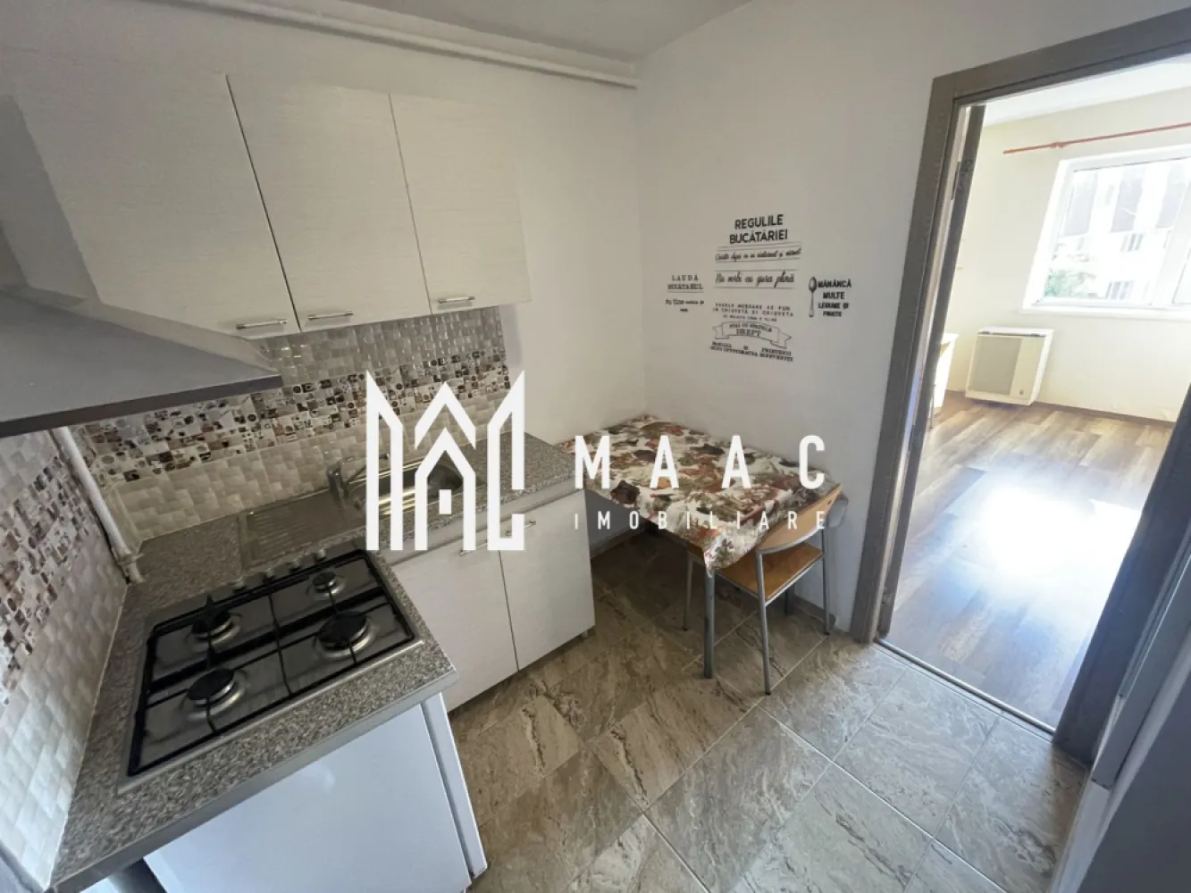 Apartament 1 cameră semidecomandat | Trei Stejari, Sibiu | 23 mp, etaj 3 - Apartament de închiriat în Sibiu, în zona Trei Stejari, cu 1 cameră semidecomandată, 23 mp utili și acces rapid către Promenada Mall și principalele puncte de interes ale orașului.

Detalii proprietate:
• Suprafață utilă: 23 mp
• Suprafață construită: 25 mp
• Compartimentare: semidecomandat
• 1 cameră, 1 baie și 1 bucătărie
• Etaj 3 din 4
• An construcție: 1980
• Stare interioară: finisat clasic
• Orientare: vest
• Proprietatea este complet mobilată și utilată

Locuința este situată în imediata apropiere a Promenada Mall Sibiu și la câteva minute de Facultatea de Medicină. Zona oferă acces rapid către centrul istoric al Sibiului, mijloace de transport în comun, supermarketuri, farmacii, restaurante, cafenele și zone comerciale.

Cod anunț CP3191793. Contactați echipa MAAC Imobiliare pentru detalii suplimentare și pentru programarea unei vizionări.
