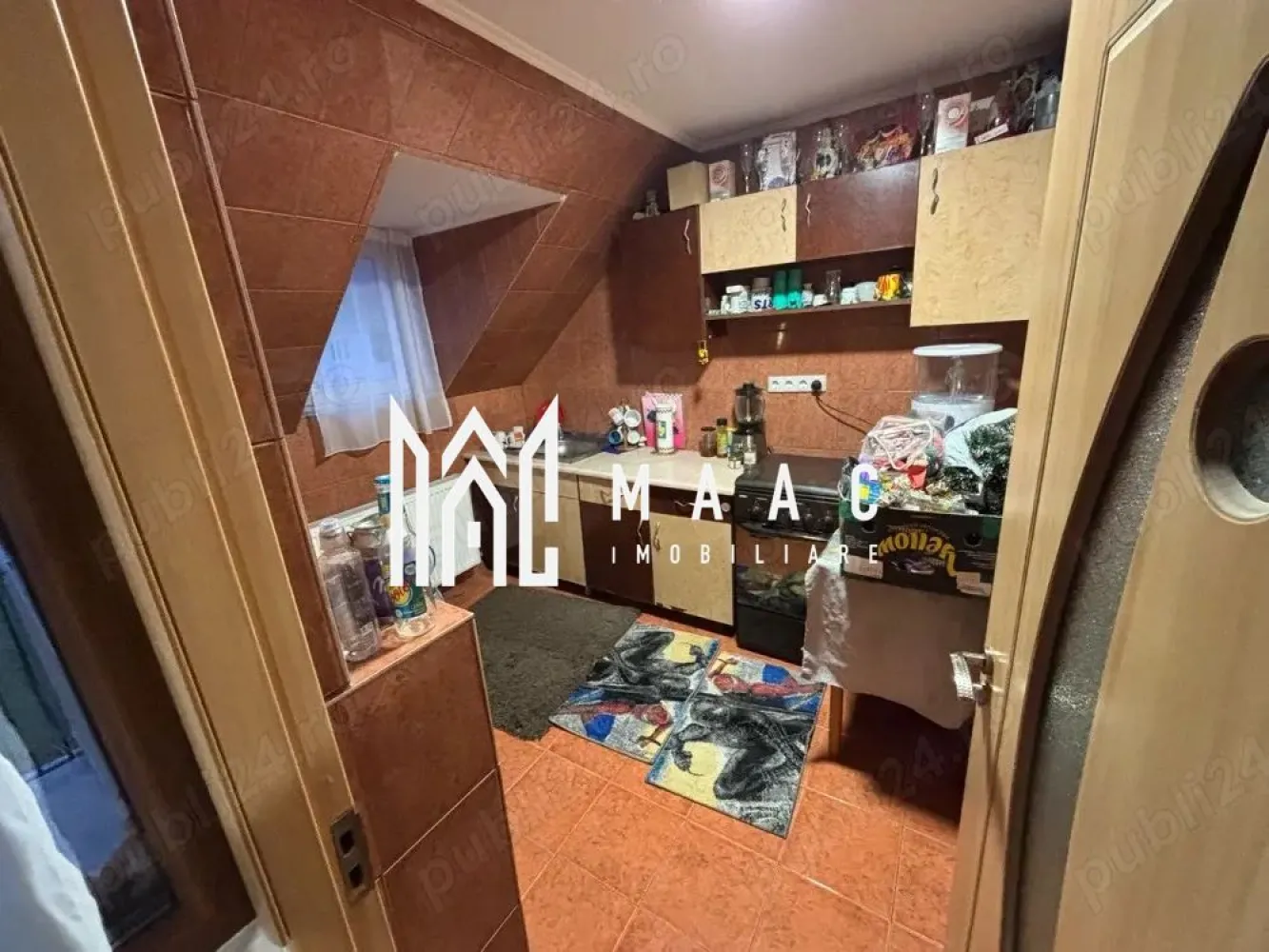 Mansardă | 70MP | Curte | Trei Stejari - MAAC Imobiliare vă propune spre închiriere o mansardă la casă ,într-o zonă liniștită a orașului, în cartierul Trei Stejari. Proprietatea oferă un cadru intim si primitor, cu acces facil către punctele de interes urbane.

Locuința dispune de o suprafață utilă de 70 mp, fiind configurată inteligent pentru a oferi maximum de confort fără a include parterul, beneficiind în schimb de acces la curte.

Compartimentarea este una practică si aerisită, cuprinzând:

-două camere luminoase

-un living generos

-bucătărie complet echipată

-baie

Varianta ideală pentru o persoana singură sau pentru un cuplu care își dorește un stil de viață relaxat într-o zonă de prestigiu.

Condiții închiriere:
-garanție în cuantumul unei chirii lunare.
-se acceptă animale de companie în curte

Pentru programarea unei vizionări sau mai multe detalii contactați-ne și specificați codul proprietății ID: CP2904806.