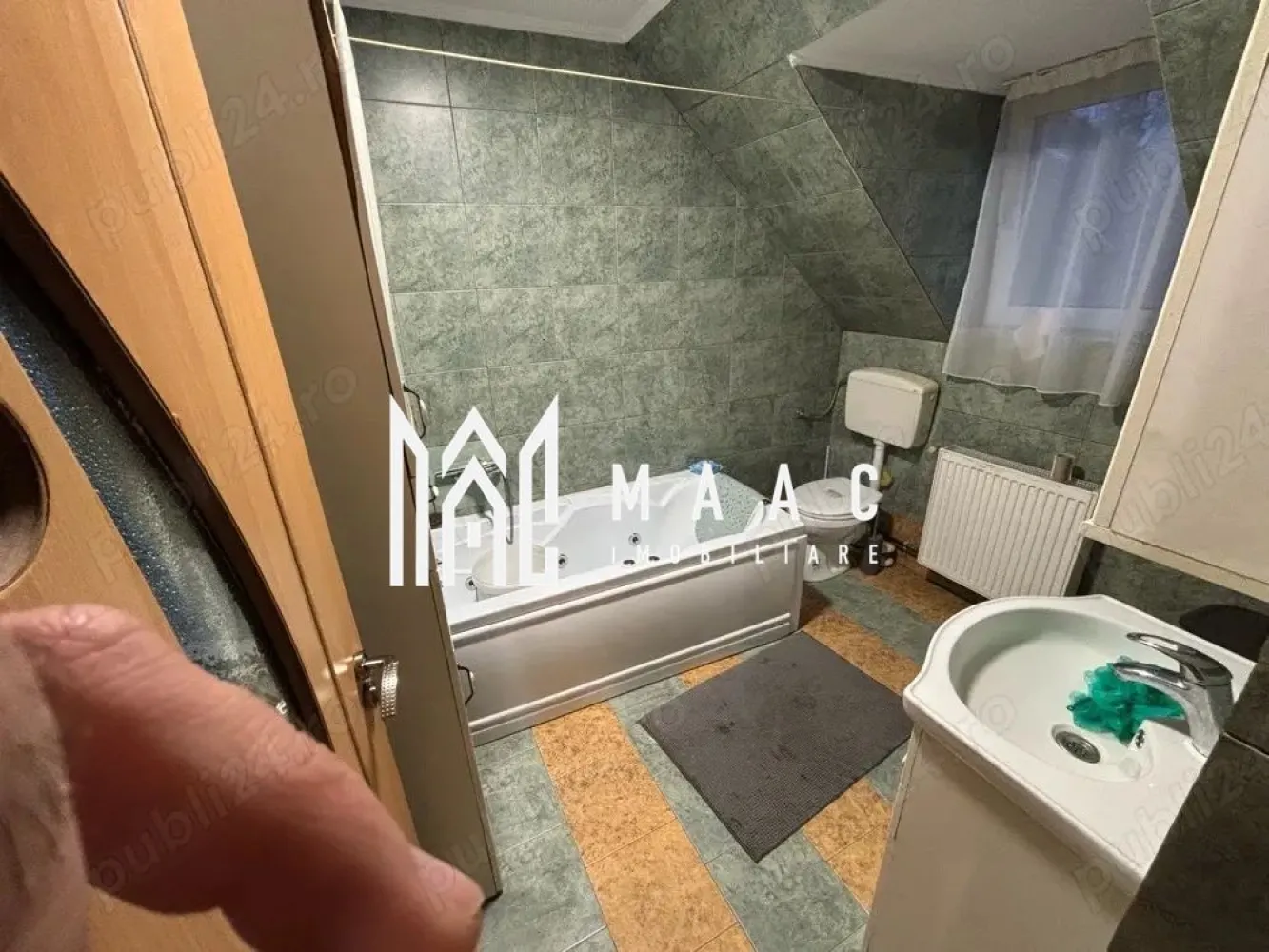 Mansardă | 70MP | Curte | Trei Stejari - MAAC Imobiliare vă propune spre închiriere o mansardă la casă ,într-o zonă liniștită a orașului, în cartierul Trei Stejari. Proprietatea oferă un cadru intim si primitor, cu acces facil către punctele de interes urbane.

Locuința dispune de o suprafață utilă de 70 mp, fiind configurată inteligent pentru a oferi maximum de confort fără a include parterul, beneficiind în schimb de acces la curte.

Compartimentarea este una practică si aerisită, cuprinzând:

-două camere luminoase

-un living generos

-bucătărie complet echipată

-baie

Varianta ideală pentru o persoana singură sau pentru un cuplu care își dorește un stil de viață relaxat într-o zonă de prestigiu.

Condiții închiriere:
-garanție în cuantumul unei chirii lunare.
-se acceptă animale de companie în curte

Pentru programarea unei vizionări sau mai multe detalii contactați-ne și specificați codul proprietății ID: CP2904806.