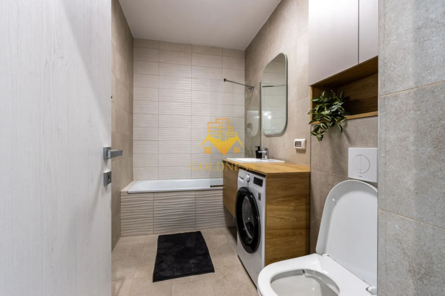 2 camere, premium, bloc nou, parcare, zona Centrala, NTT, Record Park - GOLDNESS Imobiliare vă propune spre închiriere un apartament cu 2 camere complet mobilat și utilat, la etajul 3 într-un imobil de 6 etaje, în Cartierul Marasti.
Dispune de loc de parcare subterana!
Se află în apropierea stațiilor de transport în comun, magazine, restaurante, spații verzi, farmacii, etc. 

Apartamentul este compartimentat astfel:
 - dormitor cu pat matrimonial, dressing, noptiere
 - living cu bucatarie open space complet utilată și mobilată, canapea extensibilă, loc de servit masa 
 - baie cu cada, calorifer port prosop și dulap pentru depozitare.
 - terasa de 10 mp.

Imobilul este dotat cu toate cele necesare- centrală proprie, frigider, aragaz, hotă, mașină de spălat haine, etc. 

Dacă sunteți interesați de acest apartament și doriți să îl vizionați, dar și pentru alte oferte nu ezitați să ne contactați telefonic sau prin e-mail. Vă stăm la dispoziție!
Pentru intermediere se percepe un comision de 50% din prețul chiriei!