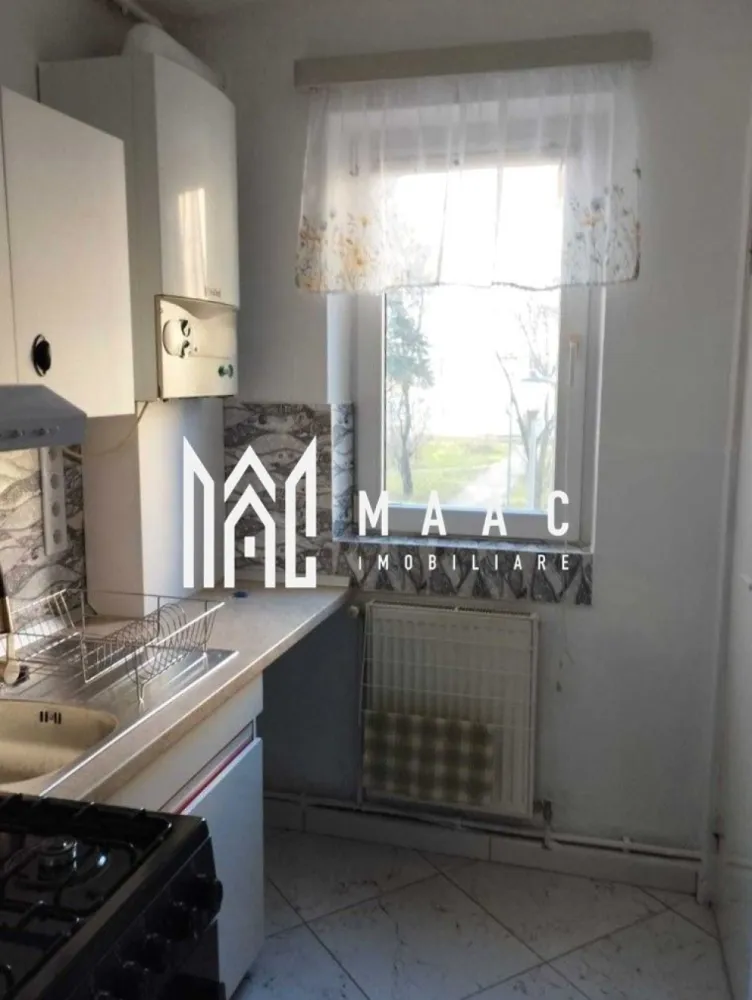 Apartament 2 camere | Etajul 1 | 40MPU | Ștrand - MAAC Imobiliare vă propune spre închiriere un apartament cu 2 camere, situat la etajul 1 al unui imobil amplasat în zona Ștrand.

Locuința este complet mobilată și utilată, disponibilă imediat și cuprinde: living luminos, dormitor, balcon închis și baie.
Amplasarea apartamentului permite acces rapid către centre comerciale, instituții bancare, unități de învățământ, farmacii și toate facilitățile urbane.

Apartamentul are o suprafață utilă de 40 mp.
Încălzirea se realizează prin centrală termică proprie, cu calorifere, asigurând confort termic.

Închirierea se face pe termen de minim 1 an.
Nu se acceptă animale de companie.
Se percepe garanție în cuantumul unei chirii lunare.

Pentru mai multe detalii și programarea unei vizionări, vă rugăm să ne contactați, menționând ID: CP2904957.