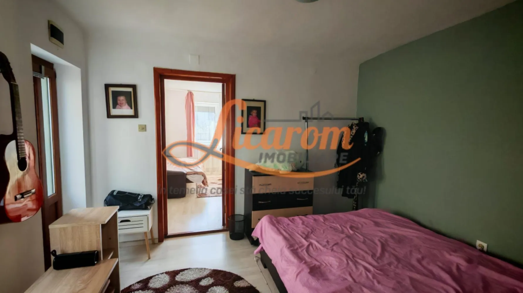 Corp de casa 4 camere zona Nicopole,curte comuna cu 1 familie. - Licarom Imobiliare propune spre vanzare, in zona NICOPOLE aproape de KAUFLAND, un corp de casa compus din 4 camere, dintre care 3 dormitoare living, hol, bucatarie, baie cu aerisire naturala, pod si beci.

Incalzirea se realizeaza cu centrala termica proprie pe gaz.
 
Casa este dispusa pe parter si este termoizolata la exterior, acoperisul este refacut in urma cu aproximativ 10 ani, acoperit cu tabla BILKA.
Interiorul casei este amenajat cu gresie , faianta, parchet si are geamuri si usi termopan.

Casa are 2 usi de acces din curte, detine pod si beci.

Se vinde partial mobilata.

Curtea este in suprafata de aproximativ 65 mp, comuna cu inca o familie .

Pretul este 157000 euro usor negociabil.

COMISION 0.

Pentru mai multe informatii,si vizionari,va rugam,nu ezitati sa ne contactati la telefon 0741059397 Consultant imobiliar Calin si 0723985424 Consultant imobiliar Liliana.