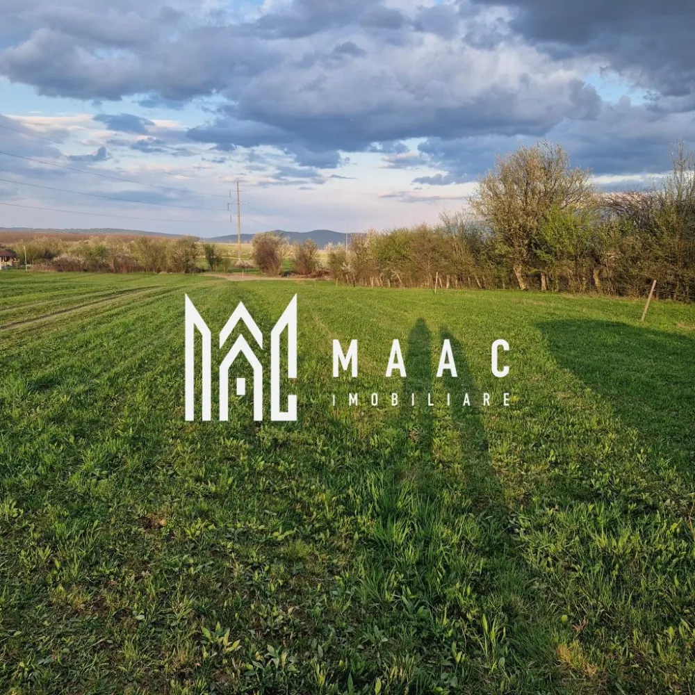 Teren | Extravilan | 3404 MP | Oportunitate Investiții | Sadu - MAAC Imobiliare vă propune spre vânzare două parcele de teren extravilan situate în Sadu.

Terenul are o suprafață totală de 3.404 mp și este împărțit în două loturi, dupa cum urmează:

-parcela de 2.430 mp are o deschidere de 20 metri liniari.

-parcela de 974 mp are o deschidere de 13 metri liniari.

Proprietatea este amplasată într-un cadru natural liniștit, cu o vedere frumoasă spre munte.

Accesul auto este ușor, terenul având deschidere la două drumuri.

Fiind înregistrat ca faneață în extravilan, terenul este potrivit în acest moment pentru activități care nu necesită fundatie fixă, cum ar fi amplasarea de :

rulote

containere tip glamping 

case mobile (tiny houses),foișoare.

De asemenea, poate fi folosit pentru livadă sau gradină fiind o investiție bună pentru cineva care vrea un loc de relaxare la munte fără să înceapă imediat construcții complexe.
În zona terenului se construiește o casă

Pentru vizionări ,mai multe detalii si pentru a vedea terenul la fața locului, contactați-ne și specificați: ID: CP2923222 (codul proprietății)