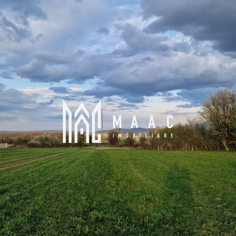 Teren | Extravilan | 3404 MP | Oportunitate Investiții | Sadu - MAAC Imobiliare vă propune spre vânzare două parcele de teren extravilan situate în Sadu.

Terenul are o suprafață totală de 3.404 mp și este împărțit în două loturi, dupa cum urmează:

-parcela de 2.430 mp are o deschidere de 20 metri liniari.

-parcela de 974 mp are o deschidere de 13 metri liniari.

Proprietatea este amplasată într-un cadru natural liniștit, cu o vedere frumoasă spre munte.

Accesul auto este ușor, terenul având deschidere la două drumuri.

Fiind înregistrat ca faneață în extravilan, terenul este potrivit în acest moment pentru activități care nu necesită fundatie fixă, cum ar fi amplasarea de :

rulote

containere tip glamping 

case mobile (tiny houses),foișoare.

De asemenea, poate fi folosit pentru livadă sau gradină fiind o investiție bună pentru cineva care vrea un loc de relaxare la munte fără să înceapă imediat construcții complexe.
În zona terenului se construiește o casă

Pentru vizionări ,mai multe detalii si pentru a vedea terenul la fața locului, contactați-ne și specificați: ID: CP2923222 (codul proprietății)