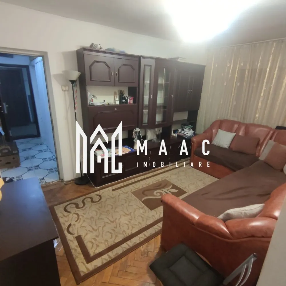 Apartament| 3 camere | Ostroveni | Spatiu Comercial - MAAC Imobiliare vă propune spre vânzare un apartament cu 3 camere, situat în cartierul Ostroveni, ideal atât pentru locuință, cât și pentru spațiu comercial, având intrare separată autorizată.

Apartamentul este semidecomandat, amplasat la parter, cu o suprafață totală de 57 mp și o suprafață utilă de 49 mp. Proprietatea este finisată clasic și se predă complet mobilată și utilată, exact ca în fotografii, oferind posibilitatea utilizării imediate fără investiții suplimentare.

Poziționarea este un mare avantaj, imobilul aflându-se în apropierea grădinițelor, școlilor, instituțiilor publice și magazinelor, într-o zonă liniștită, cu acces facil și vizibilitate bună – aspect important pentru activități comerciale.

Această proprietate reprezintă o oportunitate excelentă atât pentru rezidență, cât și pentru dezvoltarea unei afaceri.

Pentru mai multe detalii sau pentru programarea unei vizionări, vă invităm să contactați MAAC Imobiliare.

id: CP2855071 - SP