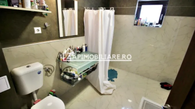 Casa 5 camere,250 mp,660 mp teren, cartier 7 Noiembrie,zona Sudului,
