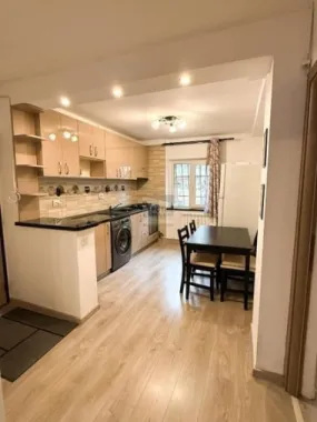 Apartament 3 camere | 64 mp | Zonă liniștită, excelent conectată