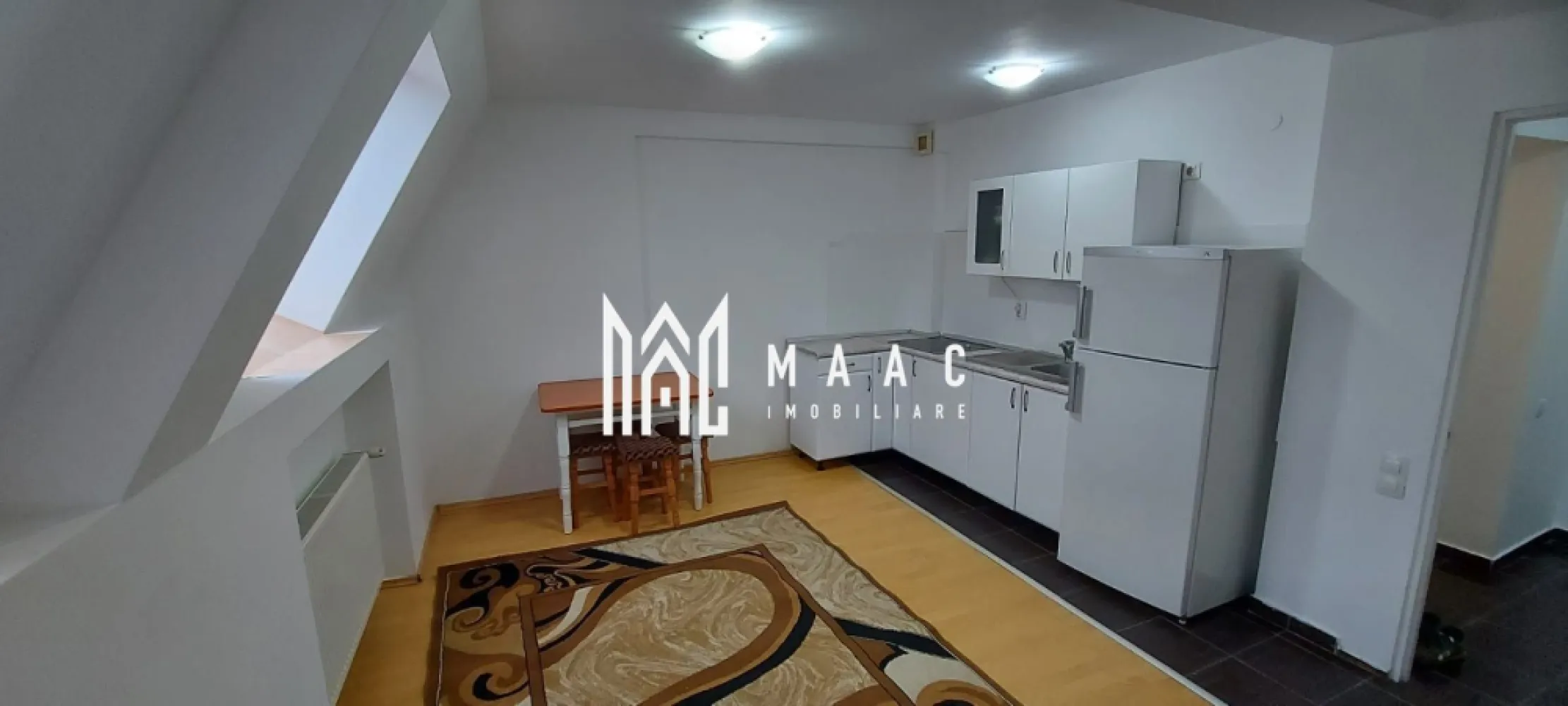 Apartament 1 Camera I Etaj Intermediar I Zona stefan Cel Mare - Se vinde un apartament cu 1 cameră, având o suprafață de 28 mp, situat la etajul 5 din 6, într-un bloc cu lift, în zona Ștefan cel Mare. 
Locuința este complet mobilată și utilată și se predă disponibilă imediat, fiind ideală pentru locuire sau investiție.

Caracteristici principale:
Tip: Apartament 1 cameră
Suprafață: 28 mp
Etaj: 5 / 6
Bloc cu lift
Complet mobilat și utilat
Disponibil imediat
Zonă: Ștefan cel Mare

Detalii interioare:
Cameră spațioasă și luminoasă
Bucătărie utilată complet
Baie în stare foarte bun
Hol cu spații de depozitare
Finisaje întreținute, apartament gata de mutare

Avantaje:
Etaj superior, cu lumină naturală bună
Lift în bloc
Poziționare excelentă, aproape de transport public, magazine, farmacii și alte facilități
Ideal pentru investiție sau locuință personală

Pentru informati si vizionari: ID: CP2854989