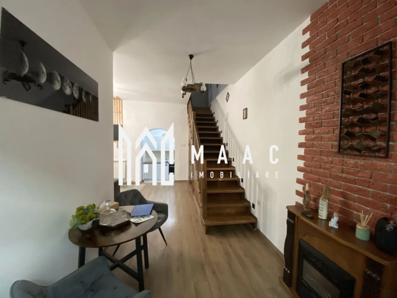Apartament la casa | P+M | 110MP | Pivnita | Calea Dumbravii - MAAC Imobiliare va prezinta un apartament la casa Parter+Mansardă in zona Calea Dumbravii.

Caracteristici principale:
Situat într-o zonă pitorească, în zona Calea Dumbrăvii.
Suprafața utilă de 110 mp, ideală pentru confort.
4 camere, 3 dormitoare, oferind opțiuni multiple pentru organizarea locuinței.
2 băi, asigurând confort și comoditate pentru întreaga familie.

Configurația apartamentului:
Parterul include livingul open space cu bucătăria integrată.
Baie la parter pentru confortul și accesibilitatea locuitorilor.
La etaj se găsesc 2 camere suplimentare și o baie.

Amenajări și dotări suplimentare:
Terasă de 20 mp, perfectă pentru momente de relaxare în aer liber.
Pivniță uscată de 50 mp, ideală pentru depozitare și organizare suplimentară.
Loc de parcare în fața imobilului, asigurând comoditate și accesibilitate.
Centrală termică proprie și calorifere pentru încălzire eficientă în sezonul rece.

Funcționare în regim hotelier:
În prezent, apartamentul operează în regim hotelier, oferind oportunitatea de investiție pentru venituri suplimentare.

Pentru mai multe detalii precizati telefonic ca ati vazut anuntul cu ID:CP2021218.