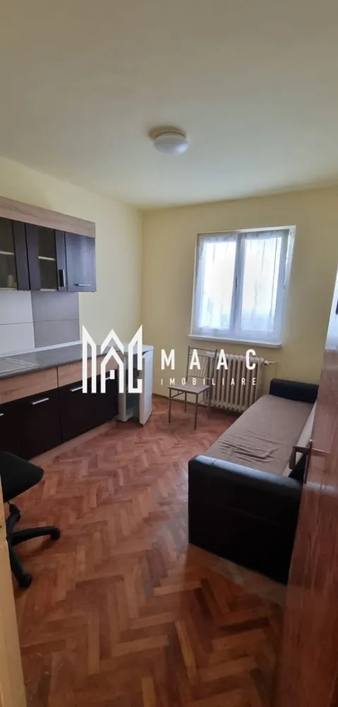 Apartament 2 camere | Parter | Mihai Viteazu - Hipodrom - MAAC Imobiliare ofera spre inchiriere apartament cu 2 camere, decomandat, complet mobilat si utilat, in zona Mihai Viteazu - Hipodrom II.

Locuinta are suprafata utila de 28mp, este situata la parterul unui imobil cu 4 etaje si este alcatuita din dormitor, living open space cu bucatarie, baie si hol.

Apartamentul este situat intr-o zona linistita, avantajoasa, fiind la 5 minute de mers pe jos de parcul SubArini si la cateva minute pana la farmacii/magazine/frizerii.

Loc de parcare se gaseste usor in fata blocului, sau in apropiere.

Nu se accepta animale de companie in incinta. Se inchiriaza pe termen lung, minim 1 an si se percepe o garantie in cuantumul unei chirii lunare. Disponibilitate imediată.

Pentru mai multe detalii precizati telefonic ca ati vazut anuntul cu ID: CP2926681