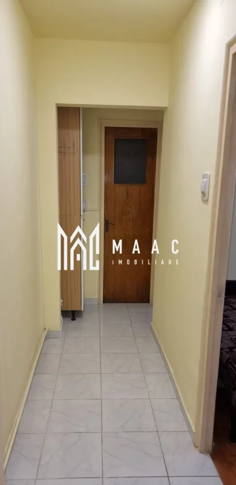 Apartament 2 camere | Parter | Mihai Viteazu - Hipodrom - MAAC Imobiliare ofera spre inchiriere apartament cu 2 camere, decomandat, complet mobilat si utilat, in zona Mihai Viteazu - Hipodrom II.

Locuinta are suprafata utila de 28mp, este situata la parterul unui imobil cu 4 etaje si este alcatuita din dormitor, living open space cu bucatarie, baie si hol.

Apartamentul este situat intr-o zona linistita, avantajoasa, fiind la 5 minute de mers pe jos de parcul SubArini si la cateva minute pana la farmacii/magazine/frizerii.

Loc de parcare se gaseste usor in fata blocului, sau in apropiere.

Nu se accepta animale de companie in incinta. Se inchiriaza pe termen lung, minim 1 an si se percepe o garantie in cuantumul unei chirii lunare. Disponibilitate imediată.

Pentru mai multe detalii precizati telefonic ca ati vazut anuntul cu ID: CP2926681
