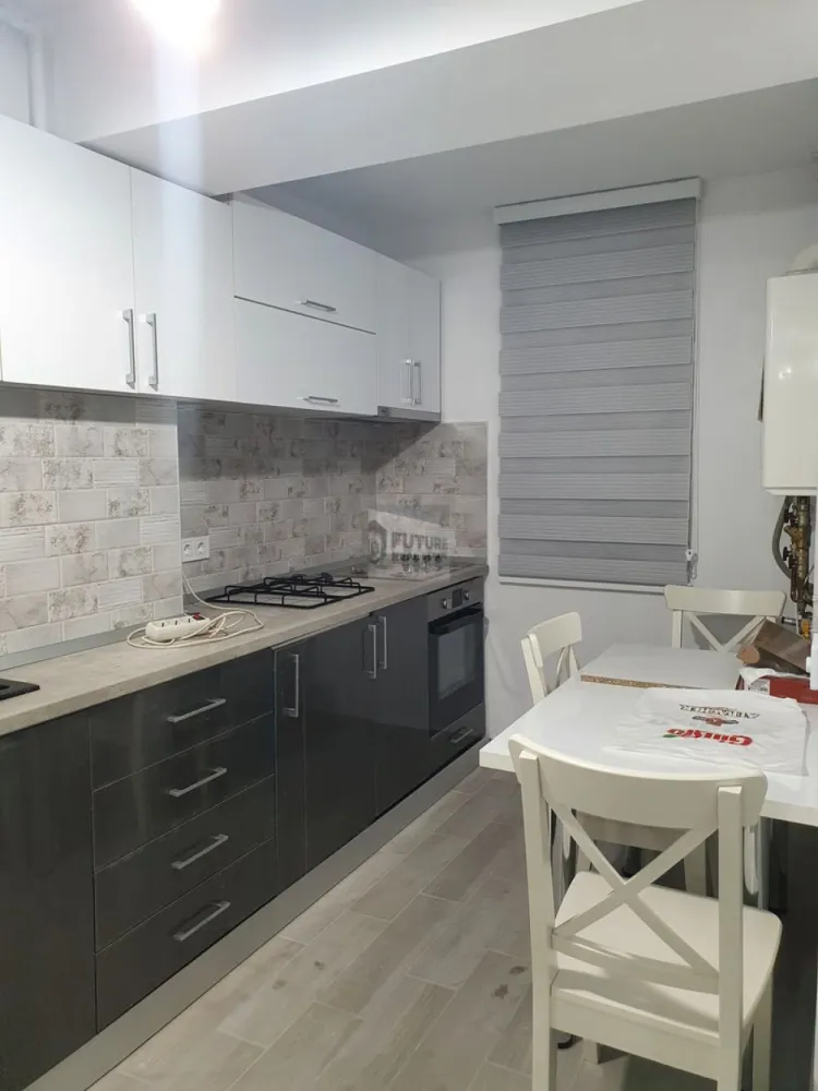 Apartament 2 camere | Imobil nou | 3 minute metrou | Zonă Nerva traian - Proprietar ofer spre închiriere un apartament de 2 camere, decomandat, situat într-un imobil modern, finalizat în 2021, în cadrul complexului rezidențial Roka Residence, într-una dintre cele mai căutate zone ale orașului – Nerva Traian. 🚇 Localizare EXCELENTĂ ✔️ Doar 3 minute de mers pe jos până la Metrou Timpuri Noi ✔️ Acces rapid către Centru, Unirii, Tineretului și Politehnică ✨ Ce face acest apartament special: Compartimentare decomandată, ideală pentru confort și intimitate Se închiriază nemobilat, cu bucătăria și baia complet utilate Flexibilitate totală: la cerere, apartamentul poate fi mobilat complet Finisaje moderne, spații luminoase, atmosferă aerisită Imobil nou, bine administrat, cu vecini civilizați 🚗 Bonus: ➡️ Posibilitate loc de parcare 🔑 Un apartament potrivit pentru cei care vor poziție premium, bloc nou și libertatea de a-și personaliza spațiul exact așa cum își doresc. 📞 Sună acum pentru detalii și vizionare – proprietățile bune se închiriază rapid! #apartament2camere #inchiriereBucuresti #NervaTraian #TimpuriNoi #blocnou #imobil2021 #metrouaproape #decomandat #apartamentmodern #locuintapremium #inchiriereproprietar #faraagentii #RokaResidence #zonacentrala #chirieBucuresti #apartamentspatios #inchiriereurgenta #disponibilimediat #realestatebucharest #investitieinchiriere