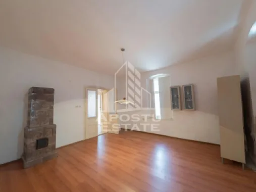 Casa de vanzare in Sandra, 5755 mp, teren, acoperis nou