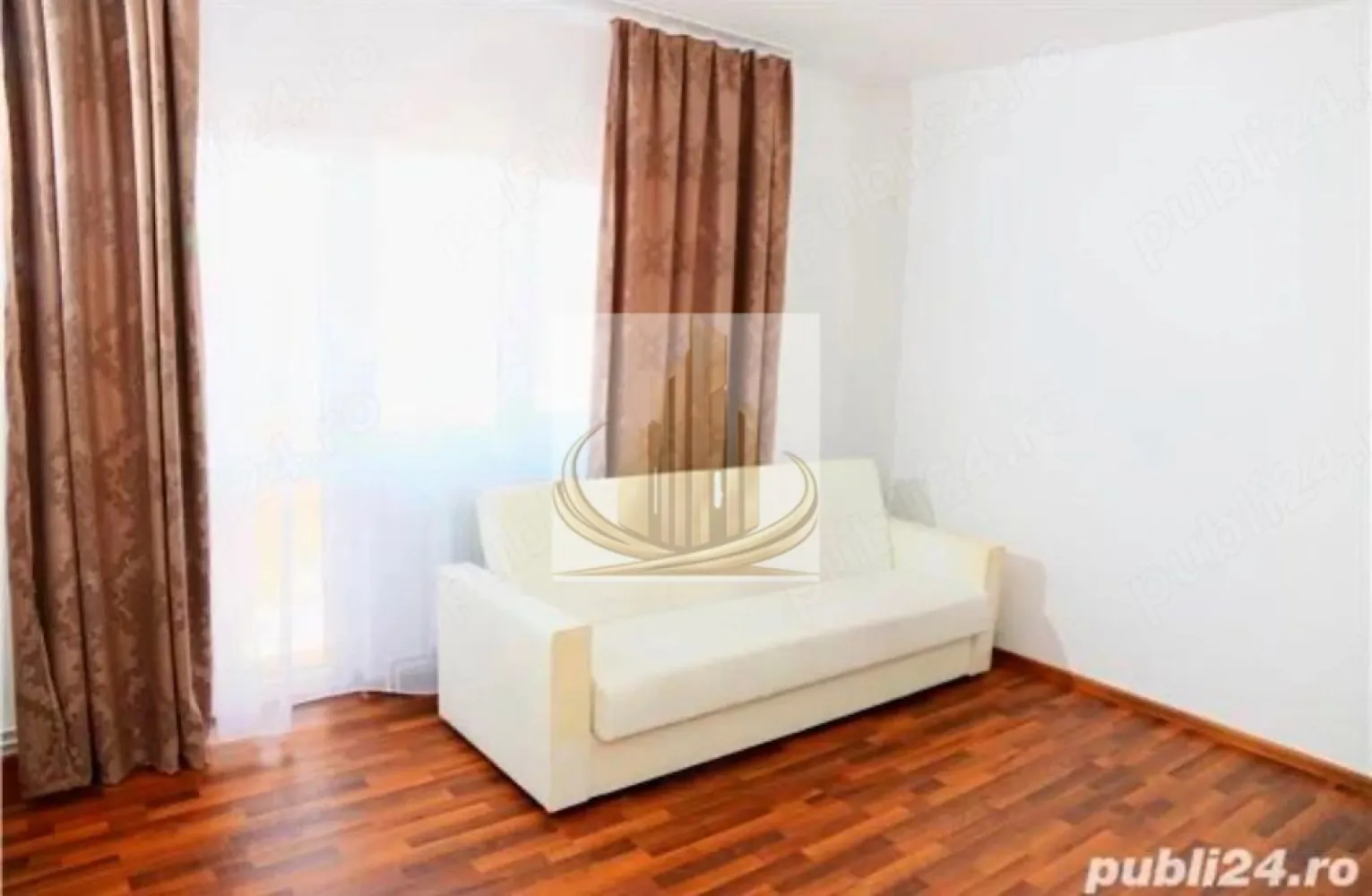 Apartament modern zona Lipovei🏡 - 🏡 Grand Mobilis vă propune spre închiriere un apartament cu 2 camere, situat în zona Calea Lipovei, una dintre cele mai apreciate zone rezidențiale din Timișoara.

Apartamentul este complet mobilat și utilat, fiind pregătit pentru mutare imediată. Locuința oferă un ambient confortabil și luminos, fiind ideală pentru un cuplu sau o persoană care își dorește acces rapid către principalele puncte de interes ale orașului.

Dotări:

* 2 camere;
* Centrală termică proprie;
* Aer condiționat;
* Bucătărie complet utilată;
* Mobilier modern și funcțional;
* Spații bine compartimentate.

Unul dintre marile avantaje ale proprietății este amplasarea excelentă, la doar 5 minute de Iulius Town, cu acces facil către mijloace de transport în comun, magazine, farmacii, restaurante și alte facilități.

Dacă această proprietate corespunde cerințelor dumneavoastră, vă invităm să ne contactați pentru mai multe informații și programarea unei vizionări. Echipa Grand Mobilis vă stă la dispoziție!