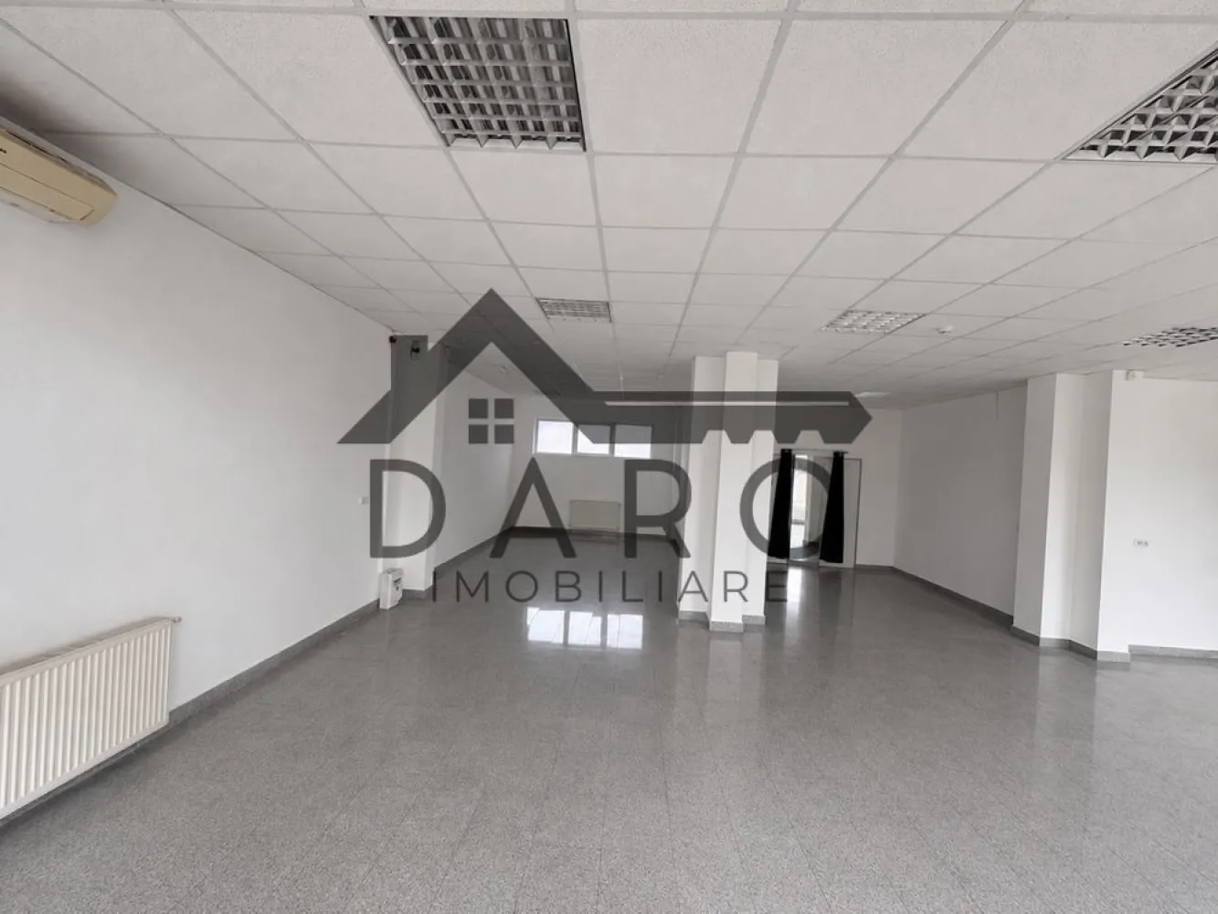 Spatiu comercial 120 mp - Închiriez spațiu comercial în 7 Noiembrie , într-o zonă cu magazin alimentar, cabinete medicale la câteva minute de centrul orașului.
Spațiul are o suprafață de 120 mp, prevăzut cu grup sanitar și camera tehnică , este dotat cu geamuri mari termopan , gresie.