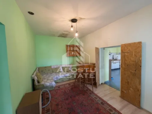 Casa + constructie moderna,de vanzare,2 locuinte,teren 2298 mp Giulvaz