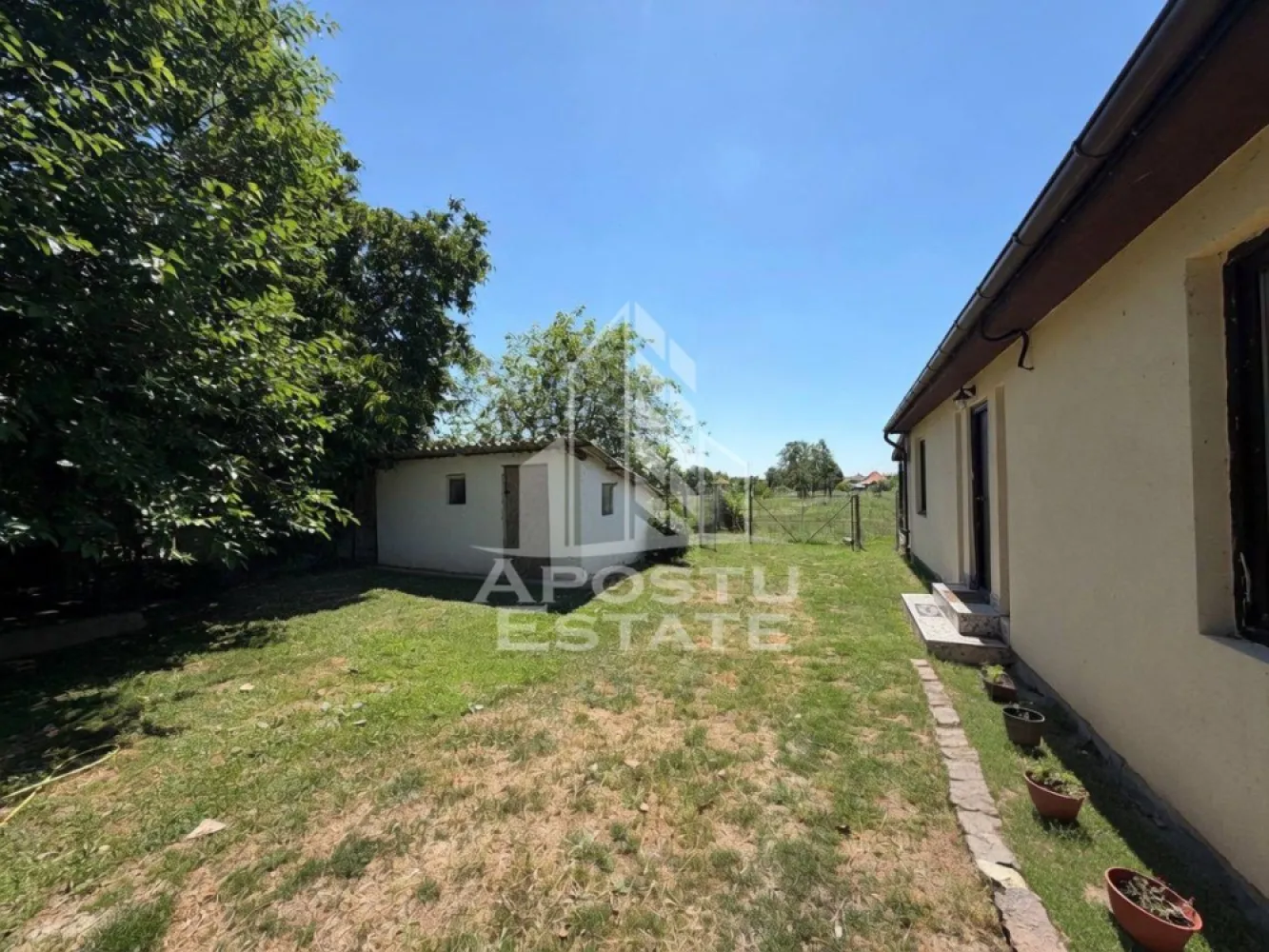 Casa + constructie moderna,de vanzare,2 locuinte,teren 2298 mp Giulvaz