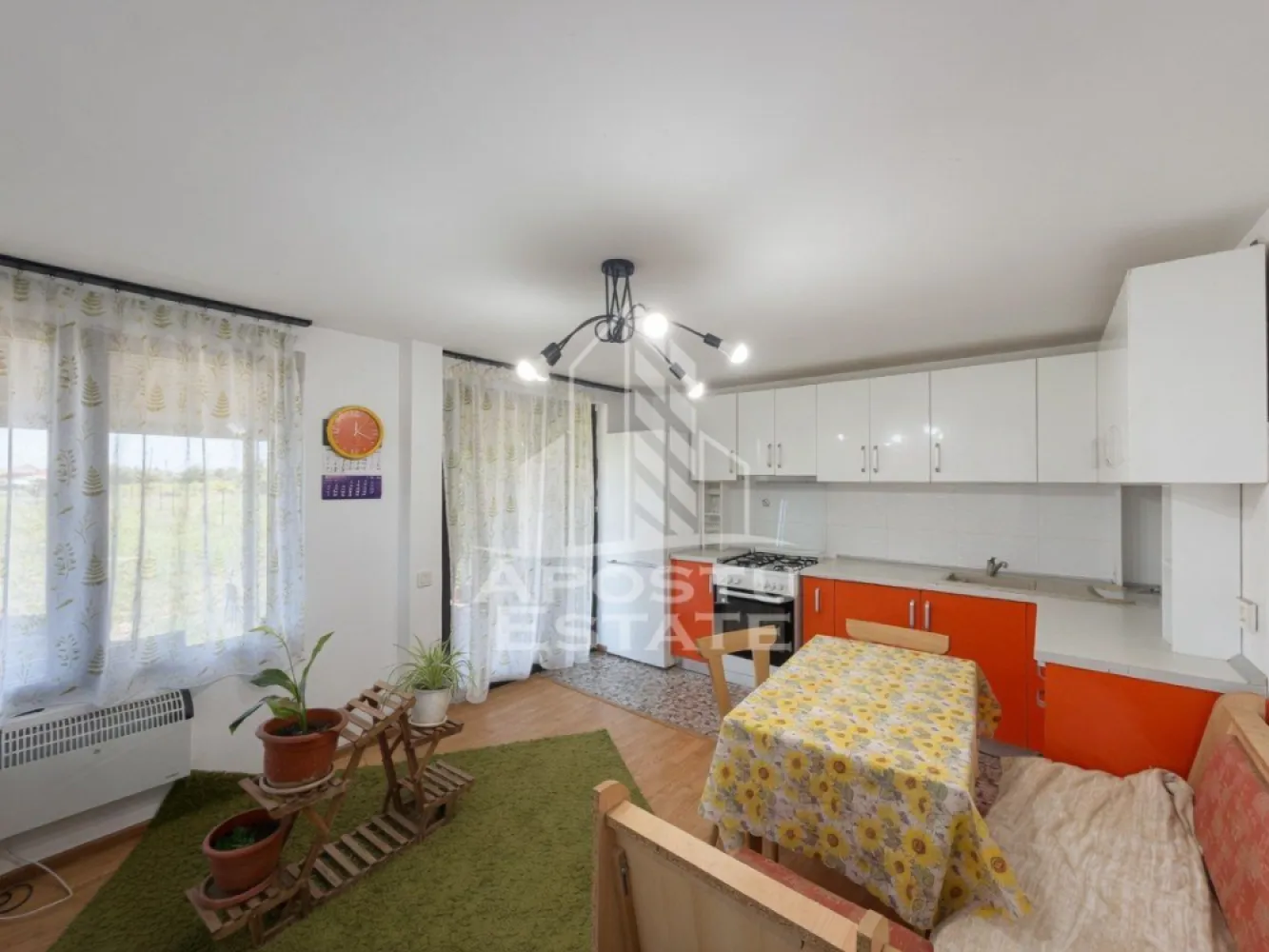 Casa + constructie moderna,de vanzare,2 locuinte,teren 2298 mp Giulvaz