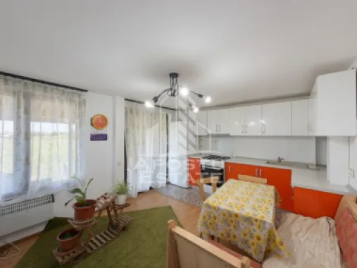 Casa + constructie moderna,de vanzare,2 locuinte,teren 2298 mp Giulvaz
