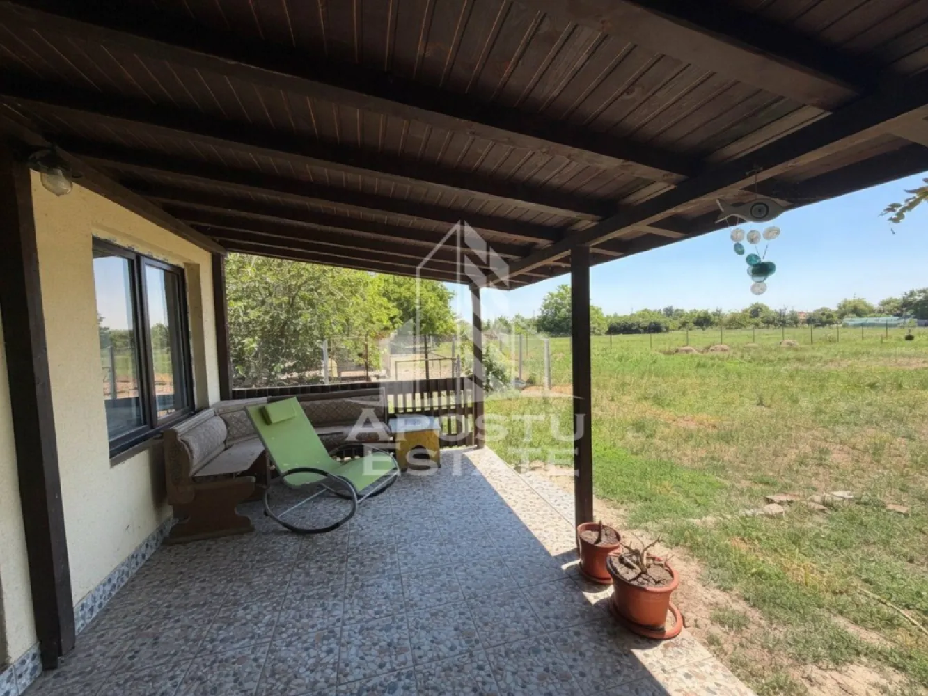 Casa + constructie moderna,de vanzare,2 locuinte,teren 2298 mp Giulvaz