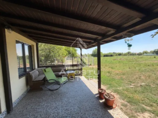 Casa + constructie moderna,de vanzare,2 locuinte,teren 2298 mp Giulvaz