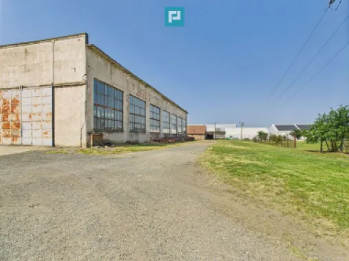 Complex industrial cu hale și teren în Orțișoara