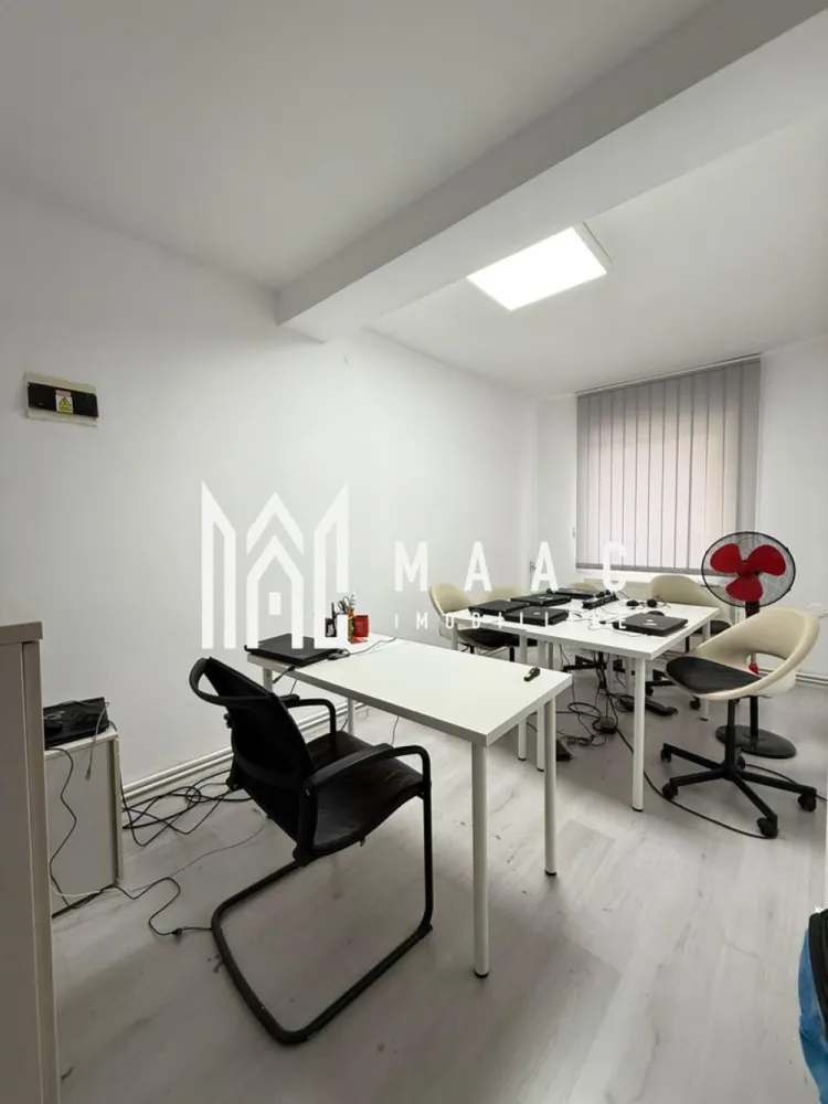 Spatiu de Birouri |2 camere| 45 MPU | Strand - MAAC Imobiliare vă propune spre închiriere un spațiu de birouri bine compartimentat, ideal pentru activități profesionale într-o zonă ușor accesibilă. Detalii proprietate: Compartimentare: 2 camere potrivite pentru birouri, spații de lucru individuale sau activități administrative Etaj: situat la etajul 2 al unui imobil cu 3 niveluri Facilități: baie și bucătărie disponibile pe fiecare etaj, oferind confort și funcționalitate Utilități: incluse în prețul chiriei Condiții: se solicită garanție în cuantumul unei luni de chirie Spațiul este ideal pentru birouri de consultanță, contabilitate, IT, activități profesionale sau administrative. Pentru mai multe detalii si pentru programarea unei vizionari contactati echipa MAAC imobiliare specificand ID anunt CP :2853952