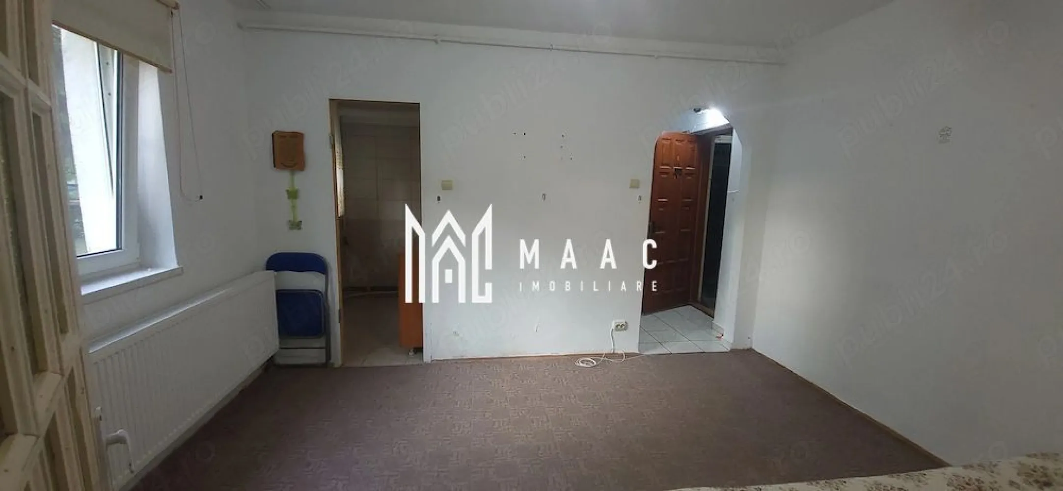 Apartament 2 camere nedecomandat | Central, Cisnădie | 32 mp, parter - Apartament cu 2 camere de vânzare în zona Central din Cisnădie, situat la parter, cu 32 mp utili și instalații modernizate, potrivit pentru locuire imediată.

Detalii proprietate:
• Suprafață utilă: 32 mp
• Suprafață construită: 38 mp
• Compartimentare: nedecomandat
• Etaj: parter din 4
• An construcție: 1977
• Stare interioară: bună
• Orientare vestică
• Centrală termică proprie, montată în 2020
• Instalația de apă înlocuită
• Instalația electrică refăcută integral pe cupru
• Disponibil imediat

Apartamentul este situat pe Strada Stejarului, în zona Central din Cisnădie, cu spațiu verde în fața imobilului. Parcul pentru copii este la aproximativ 2 minute de mers pe jos, școala la aproximativ 5 minute, iar magazinele, farmaciile și mijloacele de transport sunt în apropiere.

Cod anunț CP3193218. Contactați echipa MAAC Imobiliare pentru detalii suplimentare și pentru programarea unei vizionări.