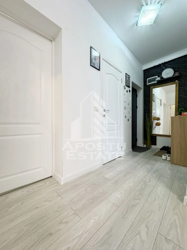 Apartament 2 camere de vanzare, 53mp utili + 8 mp balcon -Giroc - Agentia imobiliara APOSTU ESTATE va propune spre vanzare in exclusivitate un apartament cu 2 camere decomandat, pozitionat excelent in Giroc, judetul Timis.
Drumul de acces spre imobil este asfaltat. In apropiere se afla magazine si supermarket-uri precum Lidl, Profi, Mega Image, Penny, Scoala, Gradinita la o distanta de 5 minute, acces facil la mijloace de transport in comun.

Apartamentul se vinde complet mobilat si utilat, precum se observa in imagini.
Imobilul dispune de o suprafata de 53 mp utili + 8 mp balcon inchis si este situat la parter.

Compartimentare:

- hol acces.
- debara.
- dormitor cu dressing.
- bucatarie.
- baie cu geam si cada.
- living.
- balcon.

Detalii tehnice:

- constructie realizata in anul 2021 din caramida Porotherm.
- exterior izolat cu polistiren de 10 cm eps 80.
- pereti despartitori complet din caramida (fara rigips) tencuiti mecanizat finisati cu glet si vopsea lavabila.
- geamuri tripan cu izolare fonica si termica superioara, foarte mari si luminoase.
- centrala proprie pe gaz, sistem eficient de incalzire prin pardoseala.
- usa acces securizata, usi interioare MDF.
- electrocasnice in stare perfecta de functionare.
- 1 loc de parcare in CF.

Utilitati complete: curent, apa de la retea, canalizare, gaz, internet prin fibra optica, cablu TV.

Pret: 95.000 Euro
Pentru mai multe detalii nu ezitati sa ne contactati!

Acceptam orice fel de credit bancar. Oferim consultanta si solutii financiare prin colaboratorii nostri pentru a obtine cel mai avantajos credit Ipotecar sau Noua Casa.

Va asteptam cu drag la o vizionare chiar astazi!
CP 3193927