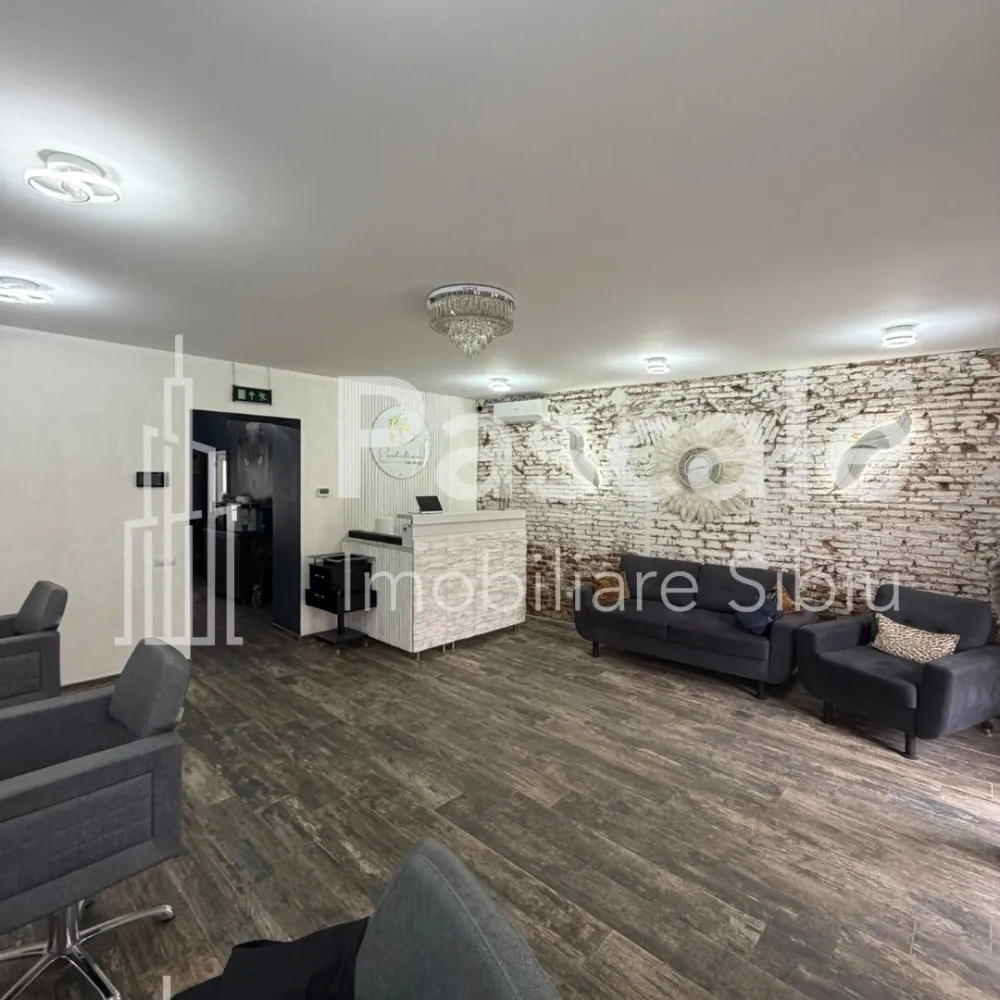 Spațiu comercial de vânzare – 110 mp | Zonă cu vad | Ideal afacere ✨ - Spațiu comercial modern, complet utilat – vad comercial excelentÎți prezentăm un spațiu comercial modern, complet utilat, situat într-o zonă cu trafic intens, perfect pentru dezvoltarea afacerii tale.Suprafață: 110 mpCompartimentare2 camere spațioaseSpațiu de depozitareBaieCameră tehnicăDotări premiumÎncălzire în pardosealăGaz, curent, apă, internetSistem video de supraveghereGeamuri și ușă de acces din termopan de calitate superioarăParcare în curteDestinație actuală: salon coafură &amp; frizerie – spațiul este deja funcțional și pregătit pentru preluare imediată.Avantaj major: zonă cu vad comercial excelent – vizibilitate și acces facil pentru clienți.Potrivit pentru: salon, cabinet, birouri, showroom, magazin, studio, clinică, sediu firmă etc.Investiție sigură într-o locație cu potențial ridicat.