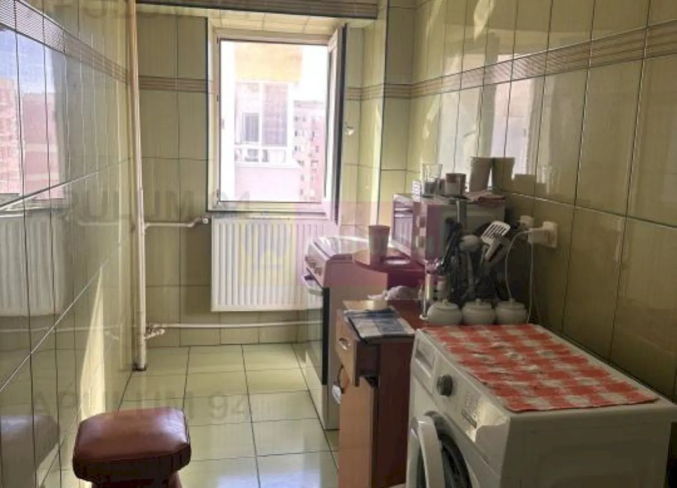 Garsoniera Calea Ferentari-Nasaud - "Compania imobiliara Apulum 94 va propune o garsoniera confort 1 ,decomandata situata in zona Calea Ferentari cu o suprafata utila de 37 mp,suprafata total de 40 mp intr-un bloc 1987.Garsoniera are ca imbunatatiri: gresie,faianta,parchet,termopan,usa metalica si se vinde mobilata si utilata(aragaz,masina de spalat).Eliberarea se face la semnarea actelor..Pentru mai multe detalii sau vizionare va rog sa ma contactati la numarul de telefon 0733683454 -Dorin Dinu"