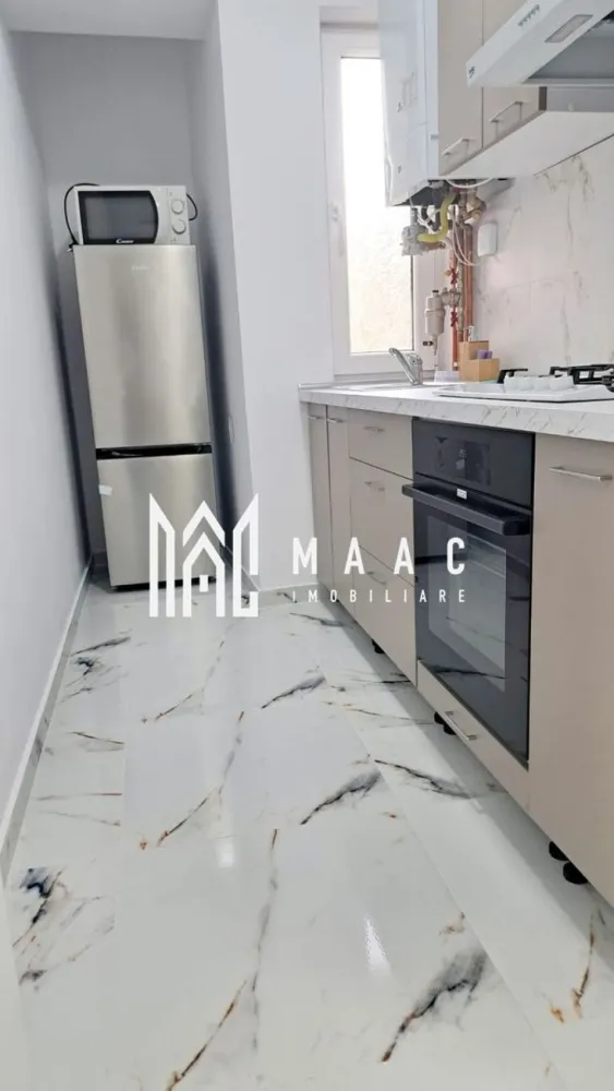 Apartament 2 camere | Etaj 2 | Mobilat si Utilat | Hipodrom III - MAAC Imobiliare vă propune spre închiriere un apartament cu 2 camere situat în cartierul Hipodrom III, zona Mihai Viteazu, o locație bine conectată, cu acces rapid către centre comerciale, mijloace de transport, instituții de învățământ și alte puncte de interes urban. Proprietatea reprezintă o alegere potrivită pentru cei care caută un apartament de închiriat într-o zonă accesibilă și dinamică.

Apartamentul este complet mobilat și utilat, fiind pregătit pentru mutare imediată. Compartimentarea oferă un spațiu confortabil și funcțional, ideal pentru un cuplu sau o persoană singură care își dorește confort și proximitate față de facilitățile orașului.

Caracteristici principale:
-2 camere
-Complet mobilat
-Complet utilat
-Zonă bine conectată
-Disponibil imediat

Se solicită garanție în valoare de o chirie lunară.

Pentru mai multe informații, vă rugăm să menționați telefonic că ați văzut anunțul cu ID CP2853372.