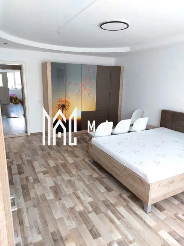 Apartament la casa 4 camere | Decomandat | Valea Aurie - MAAC Imobiliare vă propune spre vânzare un apartament la casa cu 4 camere decomandat, la etajul 1 al unui imobil situat în Valea Aurie. Locuinta are o suprafata utila de 92 mp si este compartimentata astfel: living cu spatiu pentru luat masa, bucatarie inchisa, 3 dormitoare, 2 bai ( o baie principala, are cada si o baie de serviciu cu geam de aerisire). Apartamentul se vinde complet mobilat si utilat cu: aragaz cu cuptor, frigider, masina de salat rufe , TV. Se poate achizitiona boxa la demisolul imobilului. Proprietatea sa preda renovata. In apropiere, ca si puncte de interes: scoli, magazine ( Profi, Mega Image), statii pentru transportul in comun, parc, Inspectoratul de Jandarmi, la aproximativ 1 km de Zoo. Pentru mai multe detalii precizati telefonic ca ati vazut anuntul cu ID: CP2012909