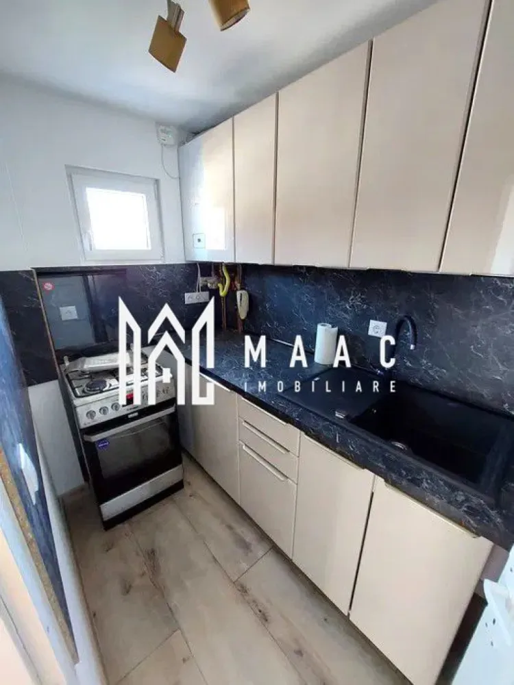Apartament la casa 4 camere | Decomandat | Valea Aurie - MAAC Imobiliare vă propune spre vânzare un apartament la casa cu 4 camere decomandat, la etajul 1 al unui imobil situat în Valea Aurie. Locuinta are o suprafata utila de 92 mp si este compartimentata astfel: living cu spatiu pentru luat masa, bucatarie inchisa, 3 dormitoare, 2 bai ( o baie principala, are cada si o baie de serviciu cu geam de aerisire). Apartamentul se vinde complet mobilat si utilat cu: aragaz cu cuptor, frigider, masina de salat rufe , TV. Se poate achizitiona boxa la demisolul imobilului. Proprietatea sa preda renovata. In apropiere, ca si puncte de interes: scoli, magazine ( Profi, Mega Image), statii pentru transportul in comun, parc, Inspectoratul de Jandarmi, la aproximativ 1 km de Zoo. Pentru mai multe detalii precizati telefonic ca ati vazut anuntul cu ID: CP2012909