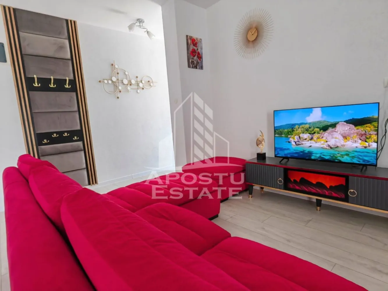 Apartament tip penthouse,nou,terasa 60 mp,Mehala - Apostu Estate va propune spre inchiriere un apartament nou,open space cu 2 camere,in zona Mehala.
Apartamentul este disponibil la etajul 3/3,intr-un imobil nou si se desfasoara pe o suprafata utila de 60 mp plus o terasa de 60 mp.
Compartimentare:
-hol acces.
-living open space cu bucataria si loc de luat masa(bucataria echipata cu cafetiera,vesela)
-baie spatioasa cu cabina de dus,dotata cu prosoape si produse de igiena.
-dormitor.
-terasa de 60 mp amenajata.
Confortul termic se realizeaza prin intermediul centralei si al climei,incalzirea este in pardoseala.
Apartamentul este complet mobilat si utilat modern,totul este nou,prima inchiriere.
Pozitie ideala intr-o zona linistita,la doar 6 minute de Centru si de Iulius Town.
Amenajat cu atentie la detalii,finisaje ultramoderne,mobilier si aparatura de inalta calitate,pentru a oferi un spatiu intim si relaxant,si confort sporit.
Beneficiaza de un loc de parcare.
Disponibil imediat!
Va asteptam cu drag la o vizionare!