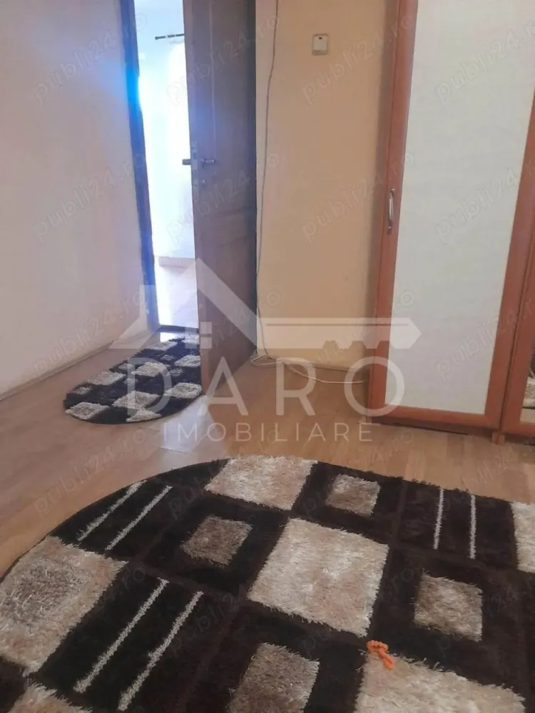 vând casă în Sângeorgiu de Mureș - 🏡 Casă de vânzare – Sângeorgiu de Mureș | Teren 1.200 mp | 230.000 €
Se oferă spre vânzare casă spațioasă, situată în Sângeorgiu de Mureș, ideală pentru o familie numeroasă sau pentru cei care își doresc spațiu, confort și liniște.
💰 Preț: 230.000 €
🌳 Suprafață teren: 1.200 mp
✔ zonă liniștită și aerisită
✔ proprietate cu potențial ridicat pentru locuire sau investiție
Compartimentare:
✔ 6 camere
✔ living / salon spațios
✔ 2 bucătării
✔ 2 băi
✔ cămară
✔ hol
✔ terase
Dotări și utilități:
✔ centrală termică proprie
✔ geamuri termopan
✔ gaz, apă, curent electric
✔ finisaje cu gresie și faianță
✔ locuință funcțională, pregătită pentru mutare
Avantaje:
📍 teren generos – ideal pentru grădină, relaxare sau extindere
📍 potrivită pentru două familii sau activitate tip pensiune / sediu
📍 zonă liniștită, cu vecinătăți bune
💎 O oportunitate rară pentru cei care caută o proprietate cu teren mare și multiple posibilități.
🤝 Proprietate promovată prin DARO Imobiliare
💳 Pentru achiziție, prin Kiwi Finance beneficiezi de:
✔ analiză GRATUITĂ a eligibilității
✔ acces la oferte de la peste 12 bănci
✔ negocierea dobânzii în favoarea ta
✔ suport complet până la semnarea contractului
📞 Detalii și vizionări:
Coman Maria – DARO Imobiliare & Kiwi Finance
📱 0749 535 729
🔑 DARO Imobiliare – găsim proprietatea potrivită.
💳 Kiwi Finance – obținem creditul pentru a o cumpăra.