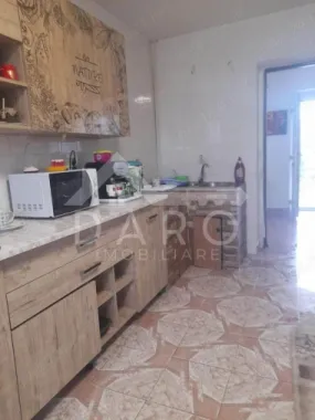 vând casă în Sângeorgiu de Mureș