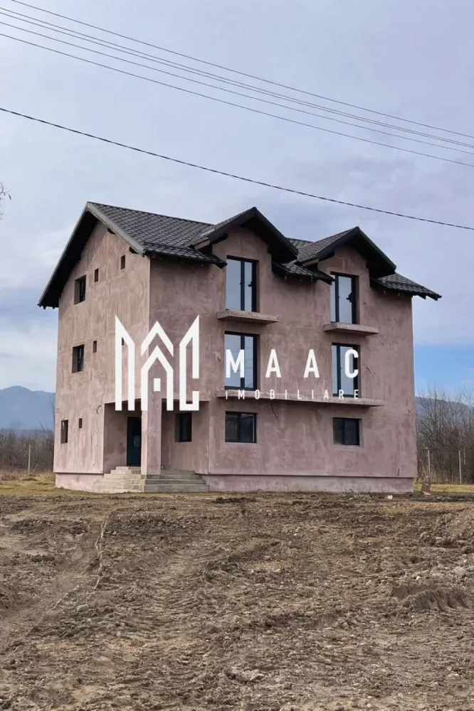 Casa de închiriat | 9 camere | 260mp utili | Sacel - MAAC Imobiliare vă propune spre închiriere o casa individuală P+2, situată în Săcel, într-o zonă ușor retrasă, liniștită și sigură, potrivită pentru activități ce necesită intimitate, organizare și funcționalitate eficientă.

 Zona Săcel oferă un mediu calm, ideal pentru clinici, centre rezidențiale sau activități comerciale, fiind totodată bine conectată la principalele drumuri și la orașele din apropiere, cu acces facil la magazine, servicii și transport.

Imobilul are o suprafață de 260 mp și este compartimentat astfel:
 Parter:
cameră tehnică
o baie
o cameră destinată pentru bucătărie și living (spațiu comun generos)
încă o cameră cu baie proprie
 Etaj 1:
4 camere, fiecare cu baie proprie
 Etaj 2:
4 camere, fiecare cu baie proprie

În total, proprietatea dispune de 9 camere, fiecare cu baie proprie (exceptând baia suplimentară de la parter), ceea ce o face ideală pentru:
clinică / centru de recuperare
centru rezidențial
cazare muncitori
activitate hotelieră sau alte destinații comerciale

Clădirea beneficiază de:
Izolație exterioară 15 cm vată bazaltică – eficiență energetică ridicată
Încălzire în pardoseală – confort termic superior
Sistem de supraveghere video
Regim de înălțime P+2
Posibilitate de predare „la gata” în aproximativ 30 de zile

O proprietate versatilă, pregătită pentru exploatare rapidă, cu potențial investițional solid, disponibilă pentru închiriere.

Pentru mai multe detalii, precizati telefonic ca ati vazut anuntul cu ID: CP2922492