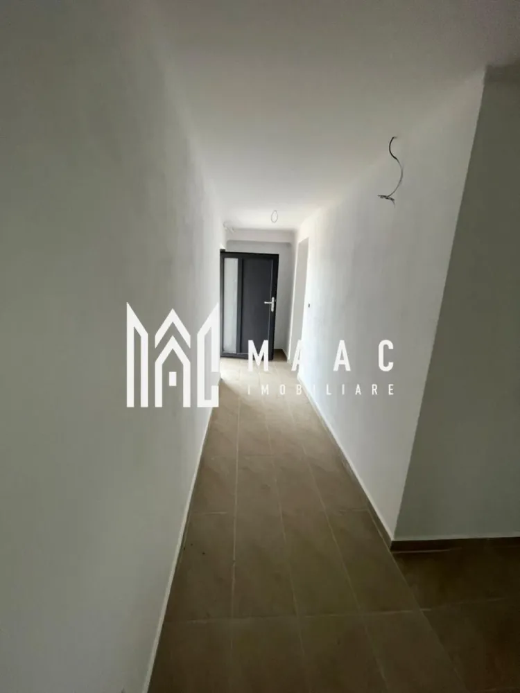 Casa de închiriat | 9 camere | 260mp utili | Sacel - MAAC Imobiliare vă propune spre închiriere o casa individuală P+2, situată în Săcel, într-o zonă ușor retrasă, liniștită și sigură, potrivită pentru activități ce necesită intimitate, organizare și funcționalitate eficientă.

 Zona Săcel oferă un mediu calm, ideal pentru clinici, centre rezidențiale sau activități comerciale, fiind totodată bine conectată la principalele drumuri și la orașele din apropiere, cu acces facil la magazine, servicii și transport.

Imobilul are o suprafață de 260 mp și este compartimentat astfel:
 Parter:
cameră tehnică
o baie
o cameră destinată pentru bucătărie și living (spațiu comun generos)
încă o cameră cu baie proprie
 Etaj 1:
4 camere, fiecare cu baie proprie
 Etaj 2:
4 camere, fiecare cu baie proprie

În total, proprietatea dispune de 9 camere, fiecare cu baie proprie (exceptând baia suplimentară de la parter), ceea ce o face ideală pentru:
clinică / centru de recuperare
centru rezidențial
cazare muncitori
activitate hotelieră sau alte destinații comerciale

Clădirea beneficiază de:
Izolație exterioară 15 cm vată bazaltică – eficiență energetică ridicată
Încălzire în pardoseală – confort termic superior
Sistem de supraveghere video
Regim de înălțime P+2
Posibilitate de predare „la gata” în aproximativ 30 de zile

O proprietate versatilă, pregătită pentru exploatare rapidă, cu potențial investițional solid, disponibilă pentru închiriere.

Pentru mai multe detalii, precizati telefonic ca ati vazut anuntul cu ID: CP2922492