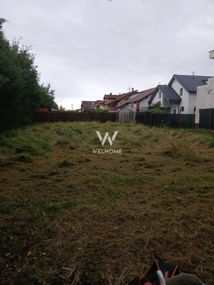Teren intravilan - oportunitate investiție- cartierul Arhitecților - De vânzare teren intravilan cu suprafața de 675mp, situat în zona Cartierul Arhitecților, o zonă rezidențială în continuă dezvoltare, la câteva minute de centrul Sibiului.
Terenul necesită PUZ, ceea ce oferă flexibilitate în dezvoltare. Ideal pentru construcția unei locuințe individuale sau pentru investiție pe termenmediu/lung. 
-Suprafață: 675mp
-Zonă liniștită
-Acces rapid către oraș 
-Preț 200eur/mp

Pnetru informații suplimentare : 0743030351- Laura
