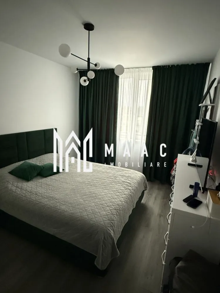 Apartament 3 camere I Etaj 2 I Balcon | Selimbar - MAAC Imobiliare vă propune spre vânzare un apartament modern cu 3 camere, situat în Șelimbăr, într-o zonă liniștită, cu acces facil către principalele puncte de interes ale orașului.

Caracteristici principale:

Suprafață utilă: optim compartimentată

Compartimentare:

Living spațios cu bucătărie open space

2 dormitoare de 13 mp și 14 mp

Baie cu geam de aerisire

Balcon generos

 Dotări și finisaje:

Încălzire în pardoseală pentru confort termic sporit

Geamuri tripan – izolație fonică și termică excelentă

Aer condiționat

Finisaje moderne, atent alese

 Apartamentul se află într-o zonă foarte căutată din Șelimbăr, ideală atât pentru locuință permanentă, cât și pentru investiție, cu acces rapid către magazine, școli, mijloace de transport și puncte comerciale importante.

Pentru mai multe detalii și vizionări, precizati telefonic ca ati vazut anuntul cu ID: CP2772301