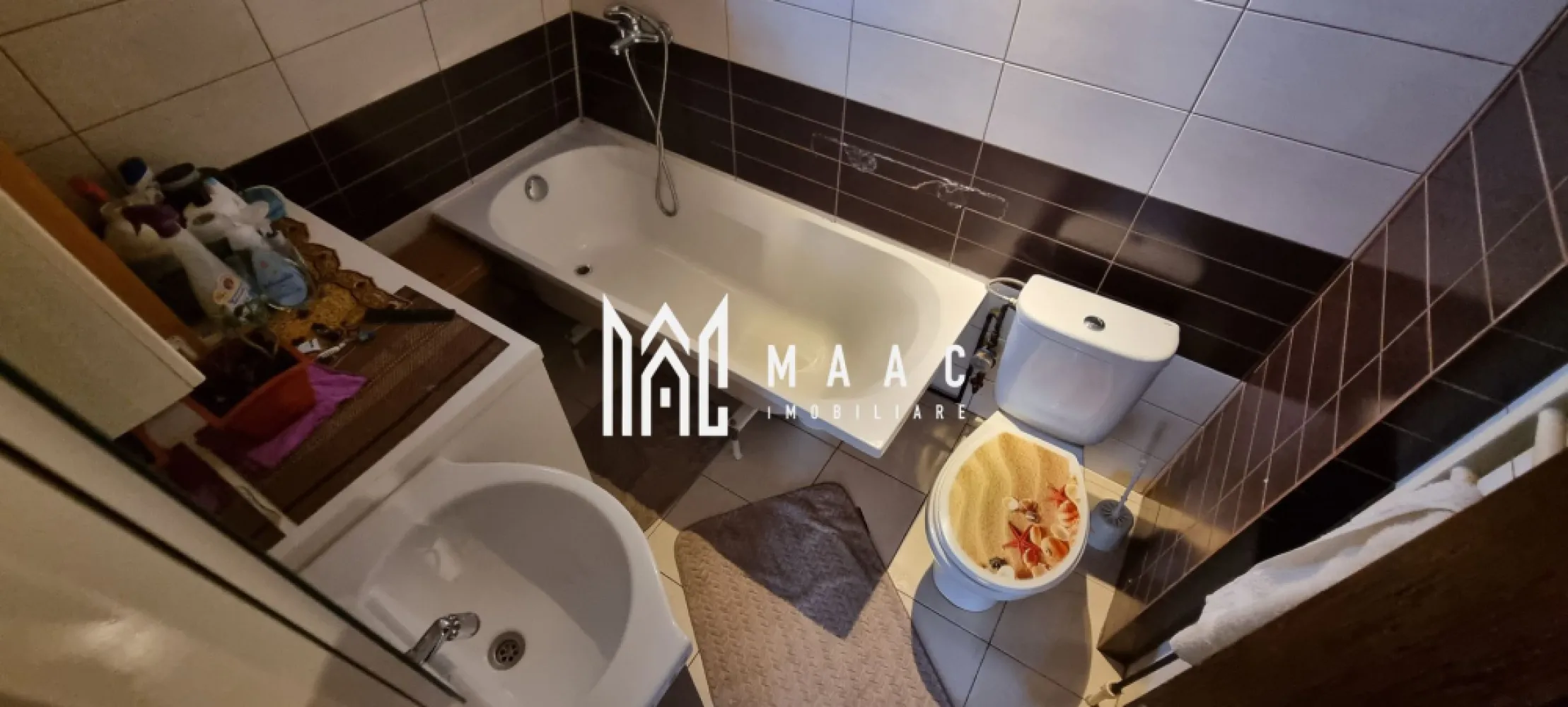Mansardă intabulată I 2 camere 58 mpu I Balcon I Turnișor - Descoperiți acest apartament spațios și bine compartimentat, situat la etajul 5 al unui bloc din cartierul Turnișor! Cu o suprafață totală de 57 mp, acest apartament dispus pe două niveluri, impresionează prin luminozitate, confort și acces facil către punctele de interes ale orașului. 

 Caracteristici principale
Suprafață totală: 57 mp, distribuită pe două etaje, cu scară interioară. 
Mansardare realizată în 2008 – lucrare de calitate, cu pod și pereți izolați. 
Intabulat pe ambele etaje, achiziție posibilă cash sau prin credit bancar. 

Compartimentare eficientă 
- Primul nivel: Hol de acces, living generos cu bucătărie open space, baie cu geam de aerisire și cadă, balcon de 3 mp 
- Al doilea nivel: hol spațios, cu dressing de 9 mp , dormitor confortabil 

Beneficii & Localizare
Se predă așa cum se vede în poze – mobilat și utilat. 
Situat în cartierul Turnișor, în proximitatea magazinelor, stațiilor de transport în comun și cu acces facil către oraș și zona de Vest. 
O oportunitate ideală pentru cei care caută un apartament luminos, bine poziționat și cu un raport excelent între spațiu și preț! 

Contactați echipa MAAC Imobiliare pentru mai multe detalii și programarea unei vizionări, specificând ID CP2928834.