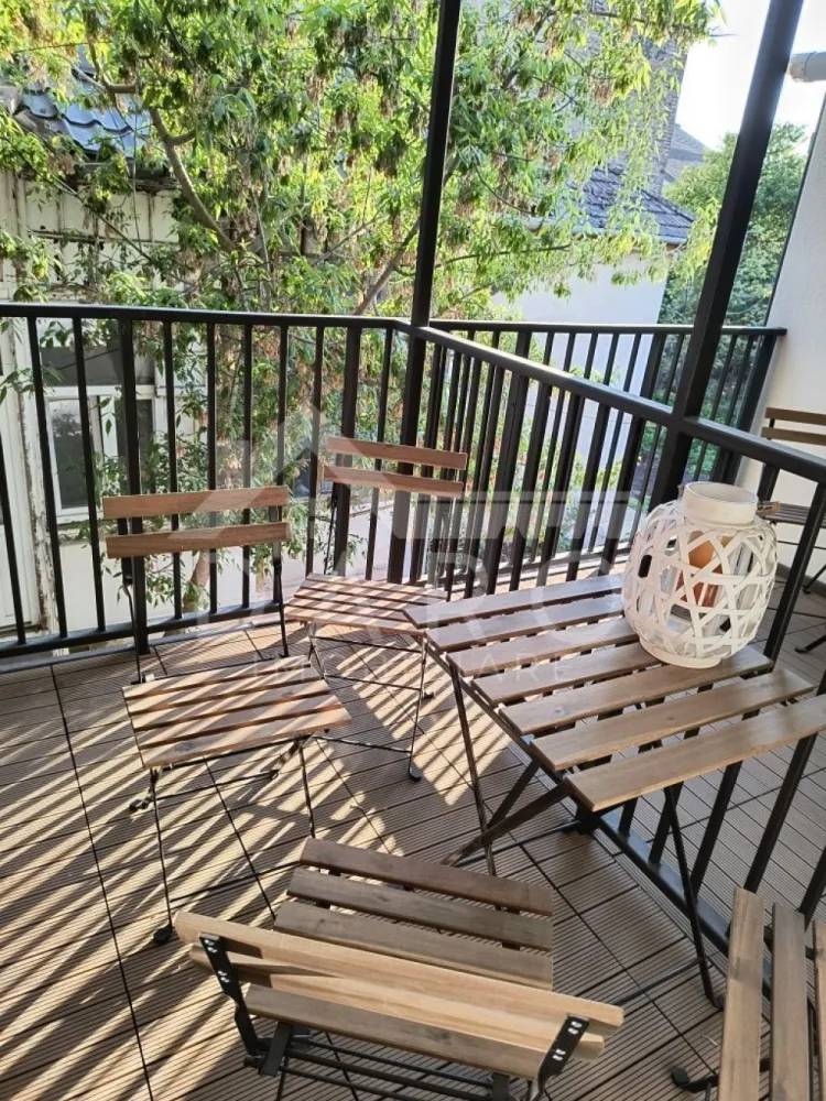 Ap cu 2 camere in centru, decomandat - 🏡 Închiriere apartament 2 camere – Central | Str. Aurel Filimon | 400 €/lună
Se oferă spre închiriere apartament cu 2 camere decomandate, situat în zona centrală, pe strada Aurel Filimon, ideal pentru persoane care își doresc confort și acces rapid la toate facilitățile orașului.
💰 Chirie: 400 €/lună
✔ disponibil pentru mutare imediată
✔ ideal pentru cuplu sau persoane active
Compartimentare:
✔ 2 camere decomandate
✔ bucătărie separată
✔ baie
✔ terasă proprie
Dotări și beneficii:
✔ recent renovat
✔ mobilat modern
✔ complet echipat și utilat
✔ spații luminoase și bine organizate
Avantaje locație:
📍 zonă ultracentrală
📍 aproape de bănci și instituții
📍 în apropiere de parcuri și zone de relaxare
📍 aproape de Teatrul Național
📍 magazine și supermarketuri la câteva minute
📍 acces rapid la mijloace de transport public
💎 O locuință modernă, într-o locație premium, perfectă pentru un stil de viață urban.
🤝 Proprietate promovată prin DARO Imobiliare
💳 Te gândești ca în viitor să îți cumperi propria locuință?
Prin Kiwi Finance îți ofer:
✔ analiză GRATUITĂ a eligibilității
✔ acces la oferte de la peste 12 bănci
✔ negocierea dobânzii în favoarea ta
✔ suport complet până la semnare
📞 Detalii și vizionări:
Coman Maria – DARO Imobiliare & Kiwi Finance
📱 0749 535 729
🔑 DARO Imobiliare – găsim locuința potrivită.
💳 Kiwi Finance – obținem creditul pentru a o cumpăra.