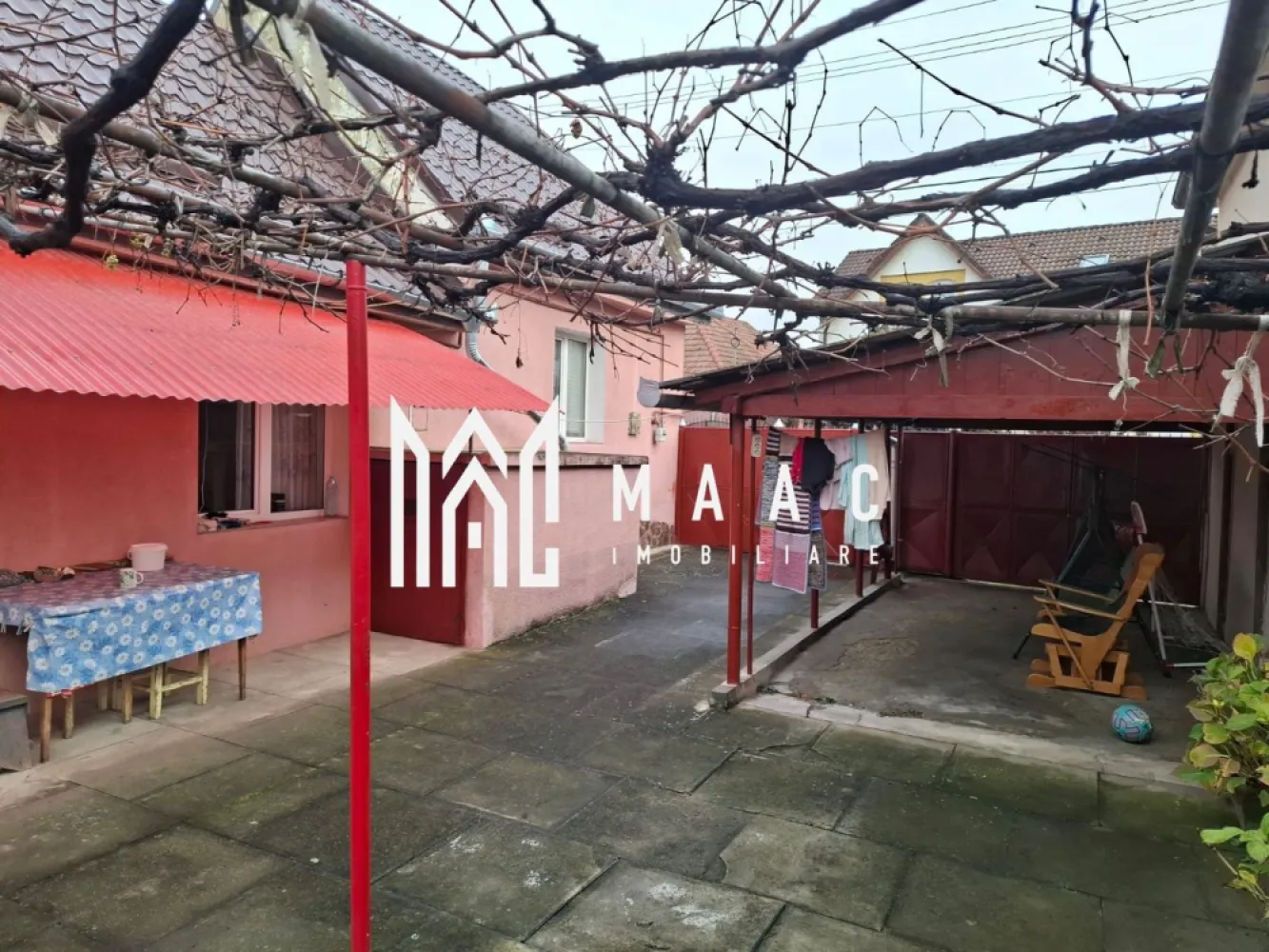 Casa individuala | Teren 359 MP | Pivnita | Lazaret - MAAC Imobiliare vă prezintă spre vânzare o casă individuală, situată în Lazaret, cartierul Reșița, o zonă liniștită și bine conectată a municipiului Sibiu. 

Caracteristici:
Casă individuală, locuibilă, care necesită renovare și investiții pentru modernizare.
Suprafață totală teren de 359 mp.
Suprafață utilă a casei de 110 mp.
Construcție solidă, cu acoperiș nou.
Front stradal, cu acces facil.

Compartimentare:
Trei camere.
Bucătărie.
Baie.
Cămară.
Pod.
Pivniță.

Dotări și utilități:
Centrală termică proprie pe gaz, cu calorifere.
O cameră dotată cu sobă de teracotă, funcțională pe gaz sau lemne, utilă ca sursă alternativă de încălzire.
Casa este izolată pe exterior.
Ferestre cu geam termopan.
Racordată la utilitățile necesare.

Spații exterioare:
Curte cu suprafața de aproximativ 249 mp.
Grădină, ideală pentru relaxare sau activități recreative.
Garaj inclus în proprietate.

Localizare și avantaje:
Aproape de gară, magazine și școală.
Acces pietonal către centrul orașului în aproximativ 30 de minute.

Pentru mai multe detalii precizati telefonic ca ati vazut anuntul cu ID: CP2911348