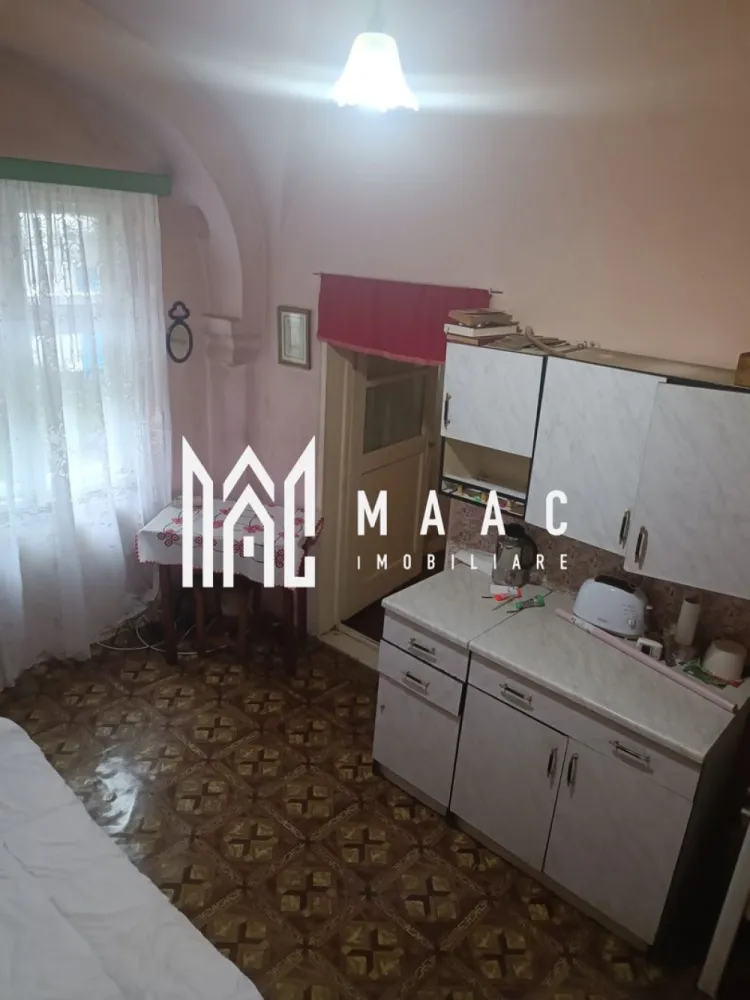 Casa | 40 MPU | Curte comuna | Zona Centrala - MAAC Imobiliare vă prezintă spre vânzare o casă situată în zona centrală a orașului Sibiu, o oportunitate potrivită pentru investiție sau pentru amenajare după propriile preferințe.

Caracteristici:
Suprafață utilă: 40 mp.
Construcție amplasată în curte comună.
Necesită renovare, ideală pentru personalizare completă.
Racordată la toate utilitățile.

Compartimentare:
O cameră.
Bucătărie.
Baie comună.

Dotări și avantaje
Pivniță inclusă, utilă pentru depozitare.
Posibilitate de reamenajare pentru locuință sau activitate de tip investițional.

Localizare
Zonă ultracentrală, cu acces rapid la toate punctele de interes.
În imediata apropiere se regăsesc magazine, instituții, mijloace de transport, restaurante și alte facilități urbane.

Pentru mai multe detalii precizati telefonic ca ati vazut anuntul cu ID: CP2911381