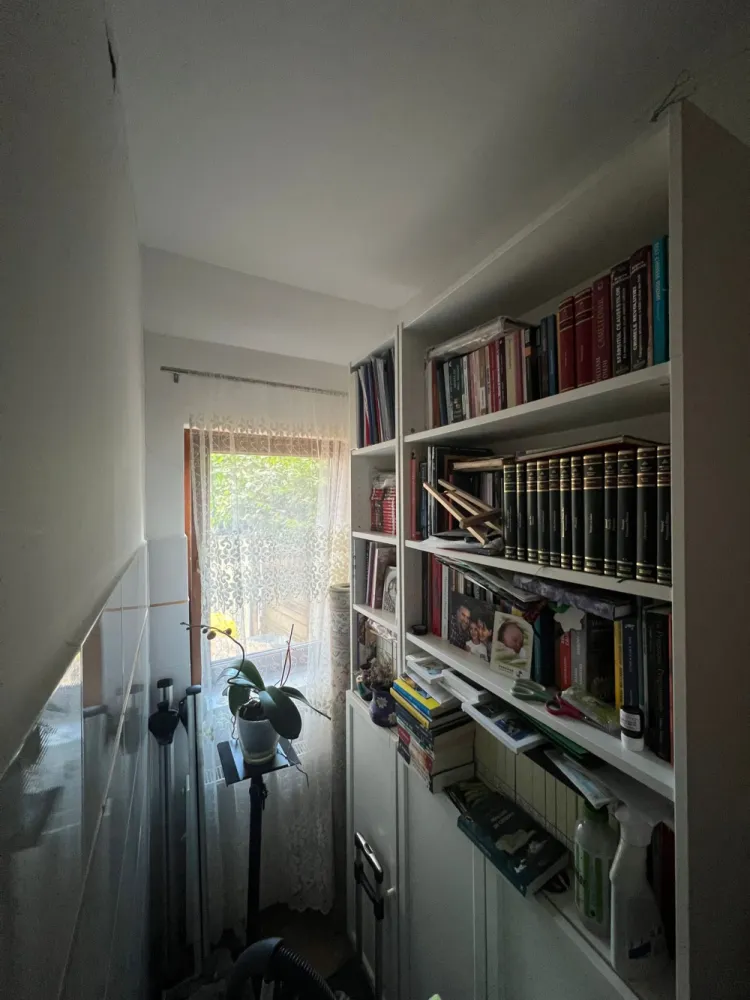 Apartament spațios la vilă, zona Parcul Sub Arini – Parter – Curte proprie