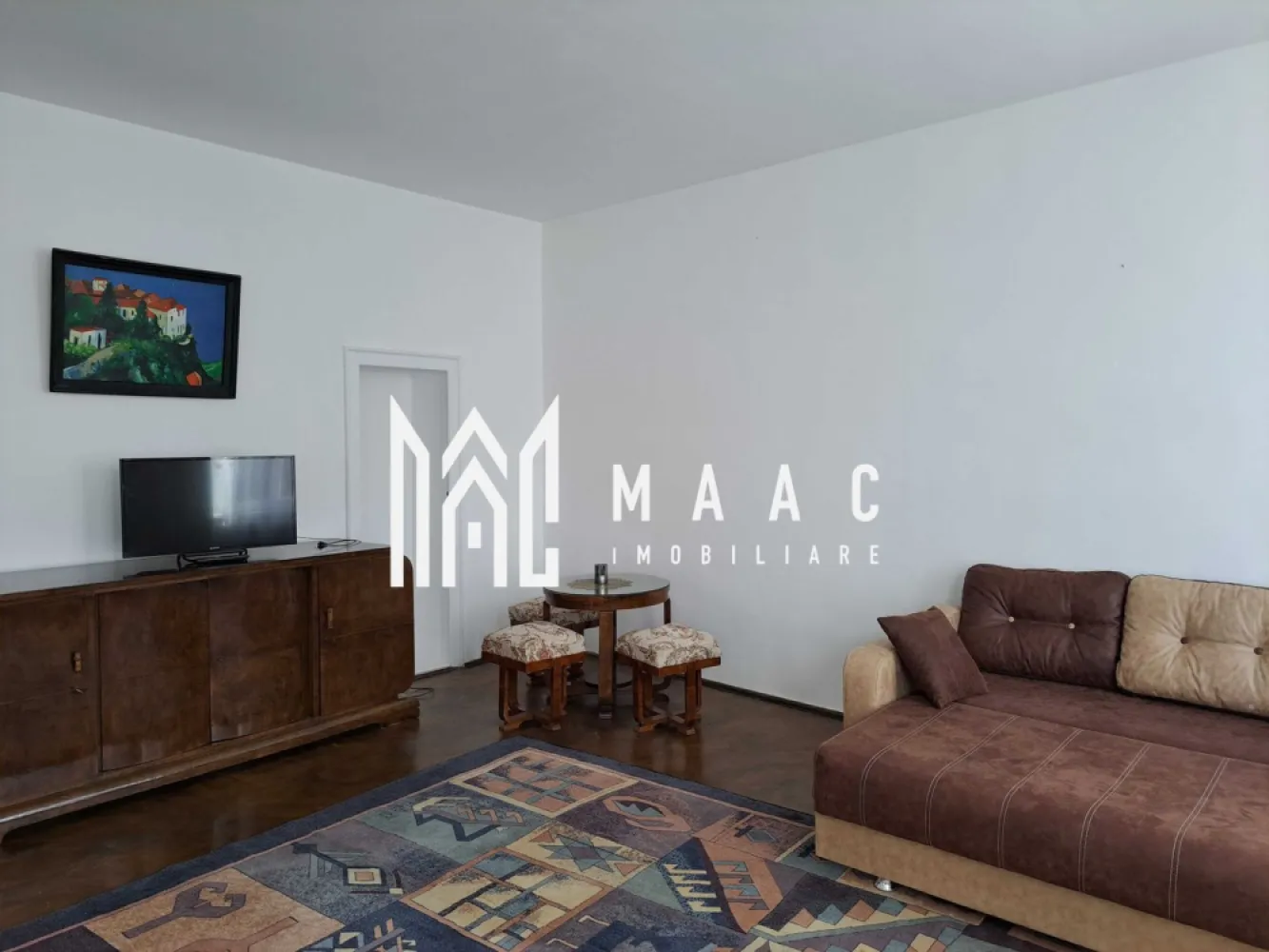 Apartament 2 camere | Ultracentral | 76 MPU | Loc de parcare - MAAC Imobiliare vă propune spre închiriere un apartament de 2 camere, cu suprafață utilă de 76 mp, situat în zona centrală a orașului Sibiu.

-Proprietatea se află într-o clădire bine întreținută, cu retragere de la trafic, aproape de Podul Minciunoșilor, Piața Mică și principalele obiective din centrul istoric al Sibiului

-Imobilul este mobilat și utilat , fiind compus din: sufragerie spațioasă, dormitor matrimonial, bucătărie închisă, utilată și mpbilată, baie cu geam pentru aerisire și spații de depozitare. Finisajele sunt moderne, iar suprafețele vitrate mari oferă lumină naturală pe tot parcursul zilei. Imobilul este dotat cu electrocasnice, centrale termice individuale, sistem de încălzire eficient și se închiriază așa cum se prezintă în poze.

-Zona amplasării imobilului oferă acces facil către restaurante, zone culturale, magazine, mijloace de transport și instituții publice. 

- Imobilul beneficiază de un loc de parcare privat.

Se percepe o garanție în cuantumul unei luni de chirie.

Pentru mai multe detalii, vă rugăm să specificați anunțul cu CP2930679.