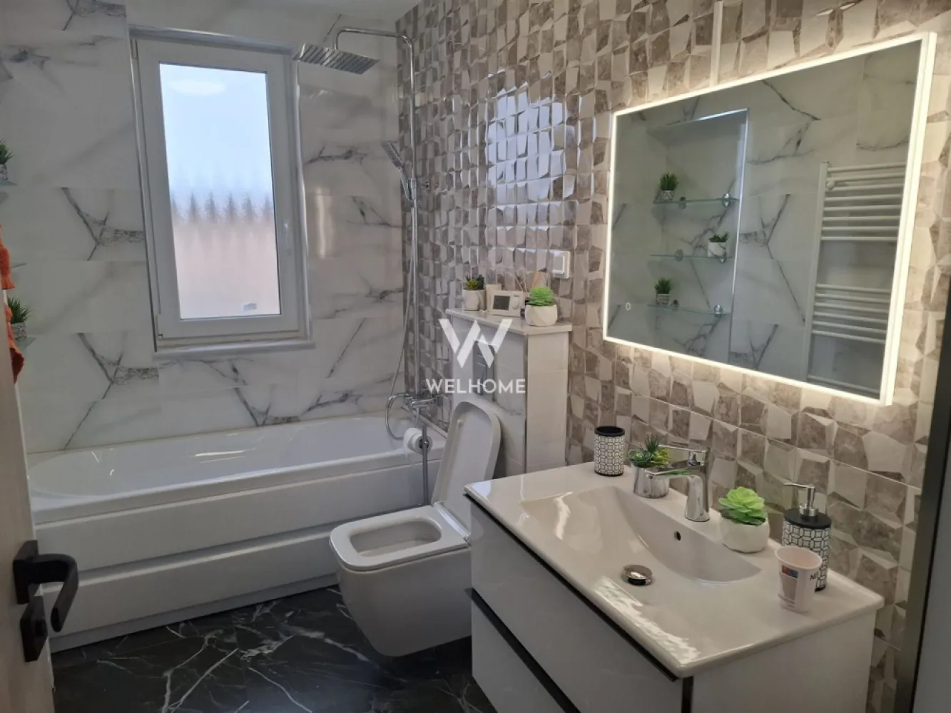 Apartament 3 camere, generos, bloc nou Sura Mica - Sibiu - Va propunem spre vanzare un apartament generos, finisat la CHEIE in Sura Mica

Compartimentare decomandata: 2 dormitoare, bucatarie separata, living, loc de servire a mesei, baie, balcon
Suprafata utila 75 mp + balcon de 5 mp.
Este situat la etajul 1 al unui bloc nou cu 4 apartamente
Dispune de 2 locuri de parcare
In imediata apropiere sunt magazine, farmacie, Primaria, etc.

Pret 129000 euro negociabil.