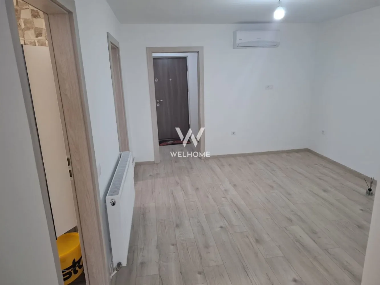 Apartament 3 camere, generos, bloc nou Sura Mica - Sibiu - Va propunem spre vanzare un apartament generos, finisat la CHEIE in Sura Mica

Compartimentare decomandata: 2 dormitoare, bucatarie separata, living, loc de servire a mesei, baie, balcon
Suprafata utila 75 mp + balcon de 5 mp.
Este situat la etajul 1 al unui bloc nou cu 4 apartamente
Dispune de 2 locuri de parcare
In imediata apropiere sunt magazine, farmacie, Primaria, etc.

Pret 129000 euro negociabil.